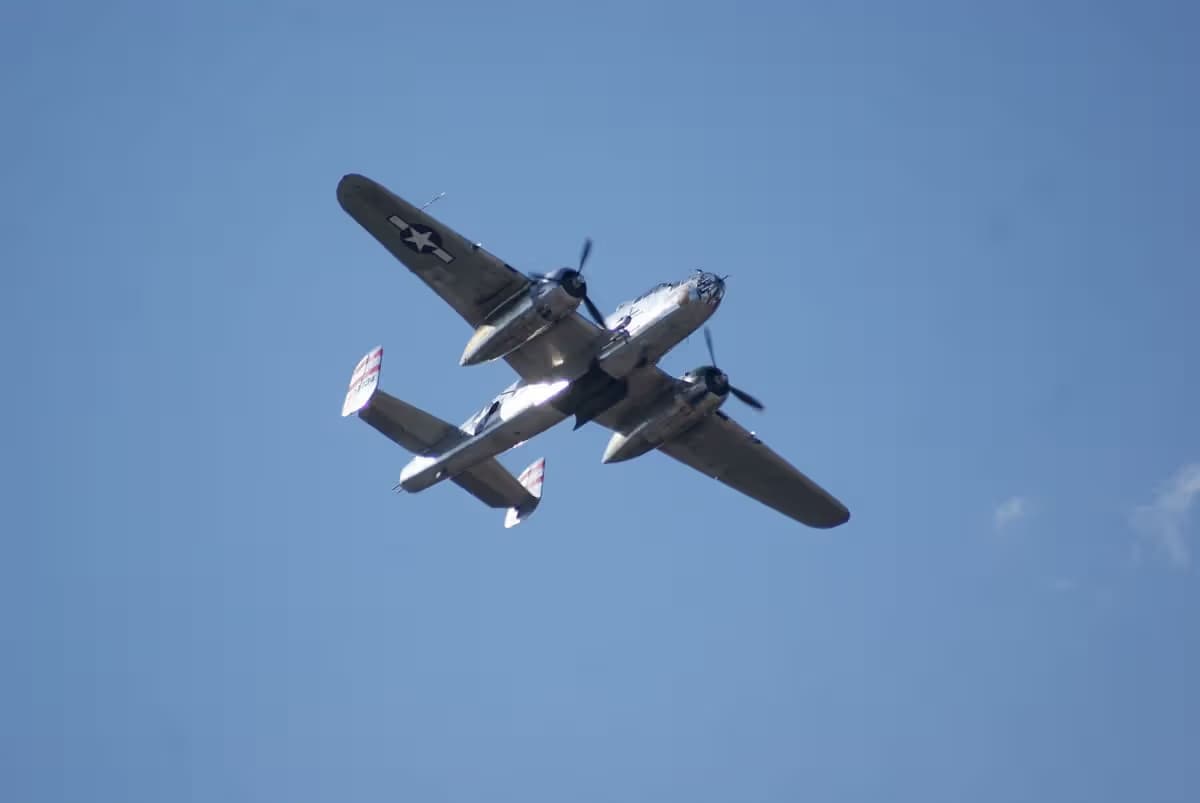 Unidentified — Twin-engine aircraft