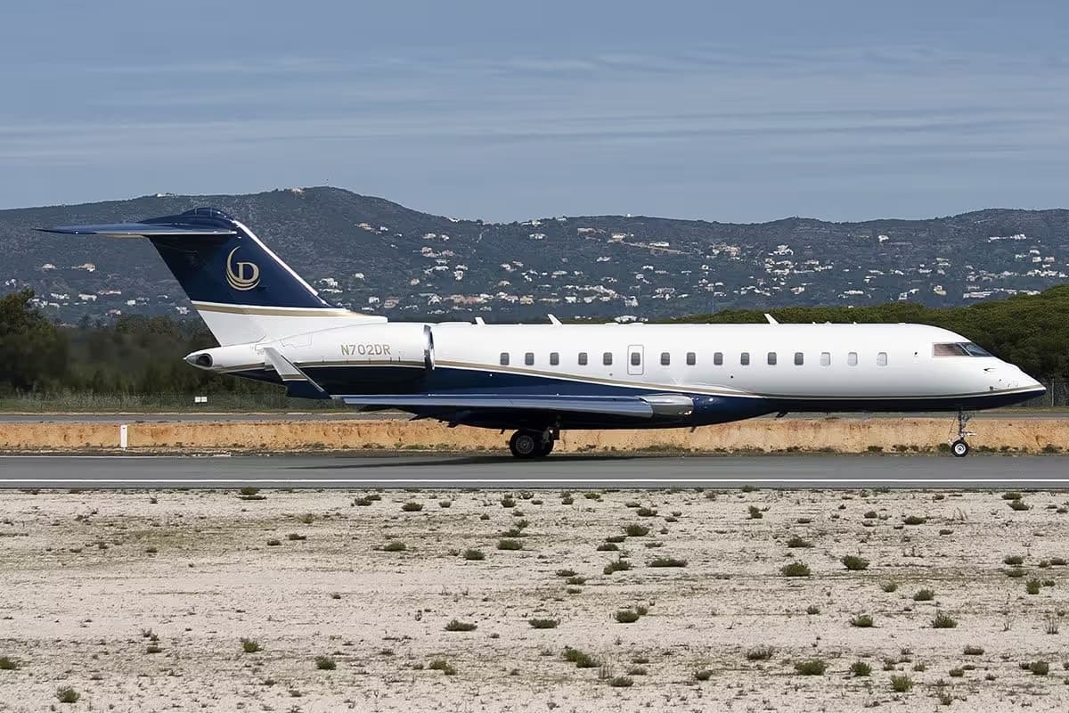N702DR — Business jet