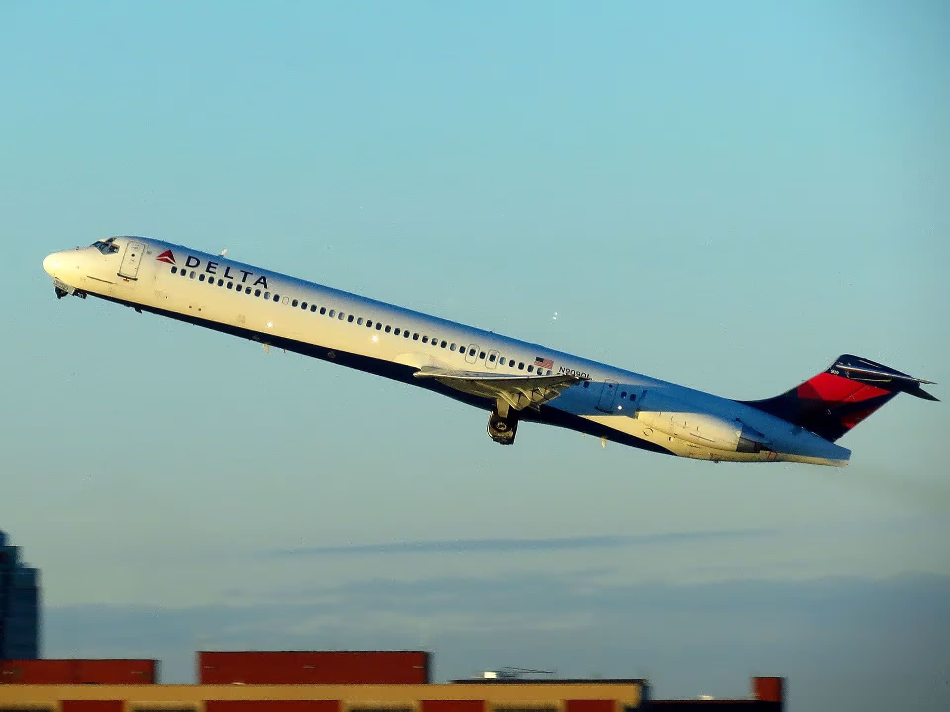 N909DL — Aircraft