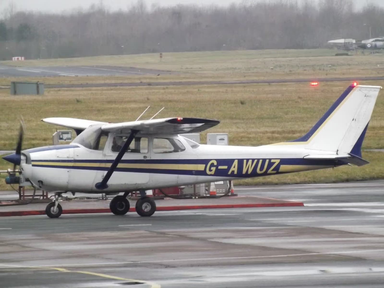 G-AWUZ — Cessna