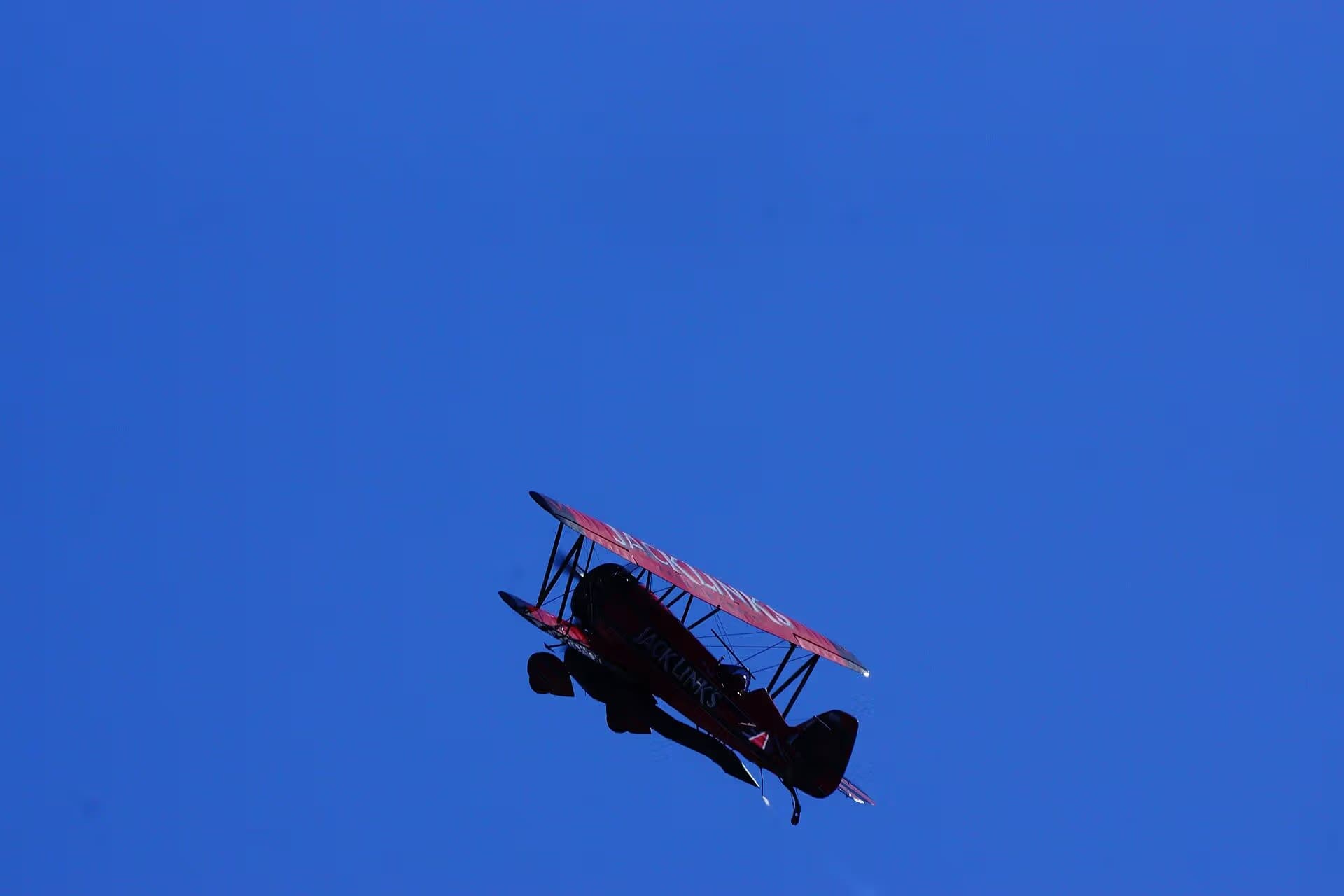 Unidentified — Single-engine aircraft