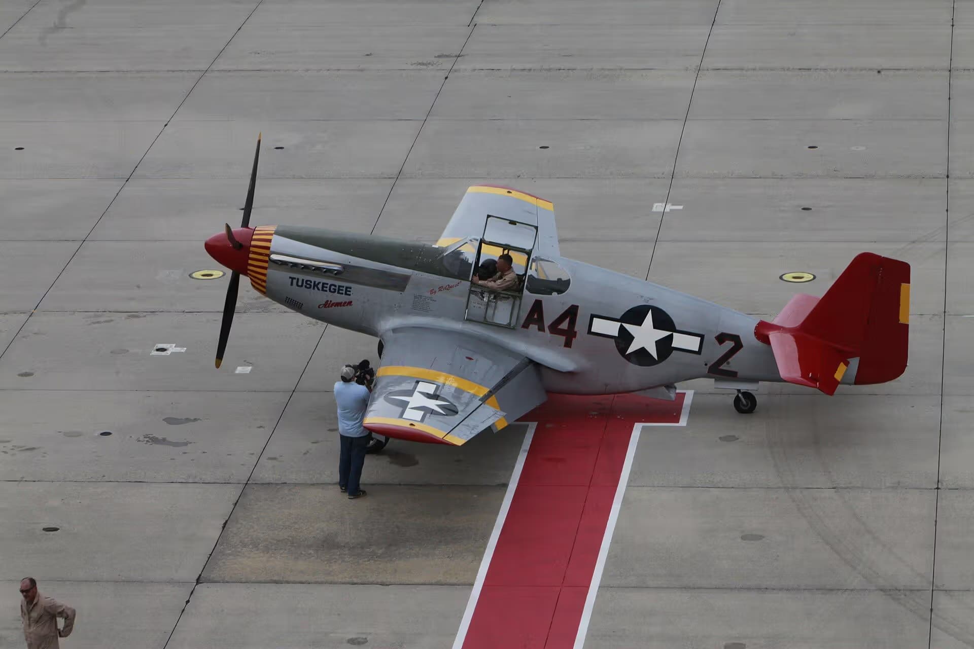 Unidentified — Single-engine aircraft