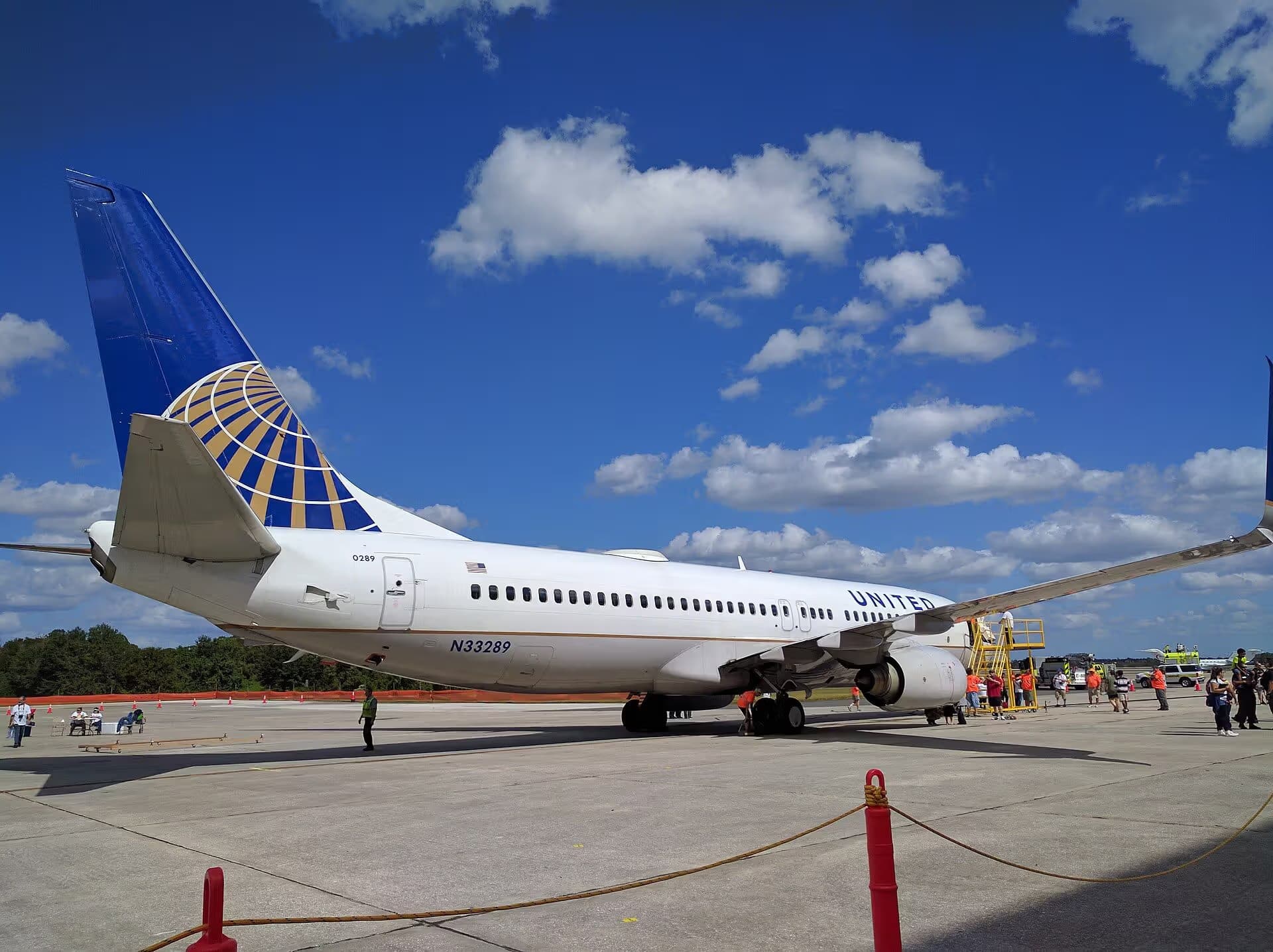 N33289 — Boeing