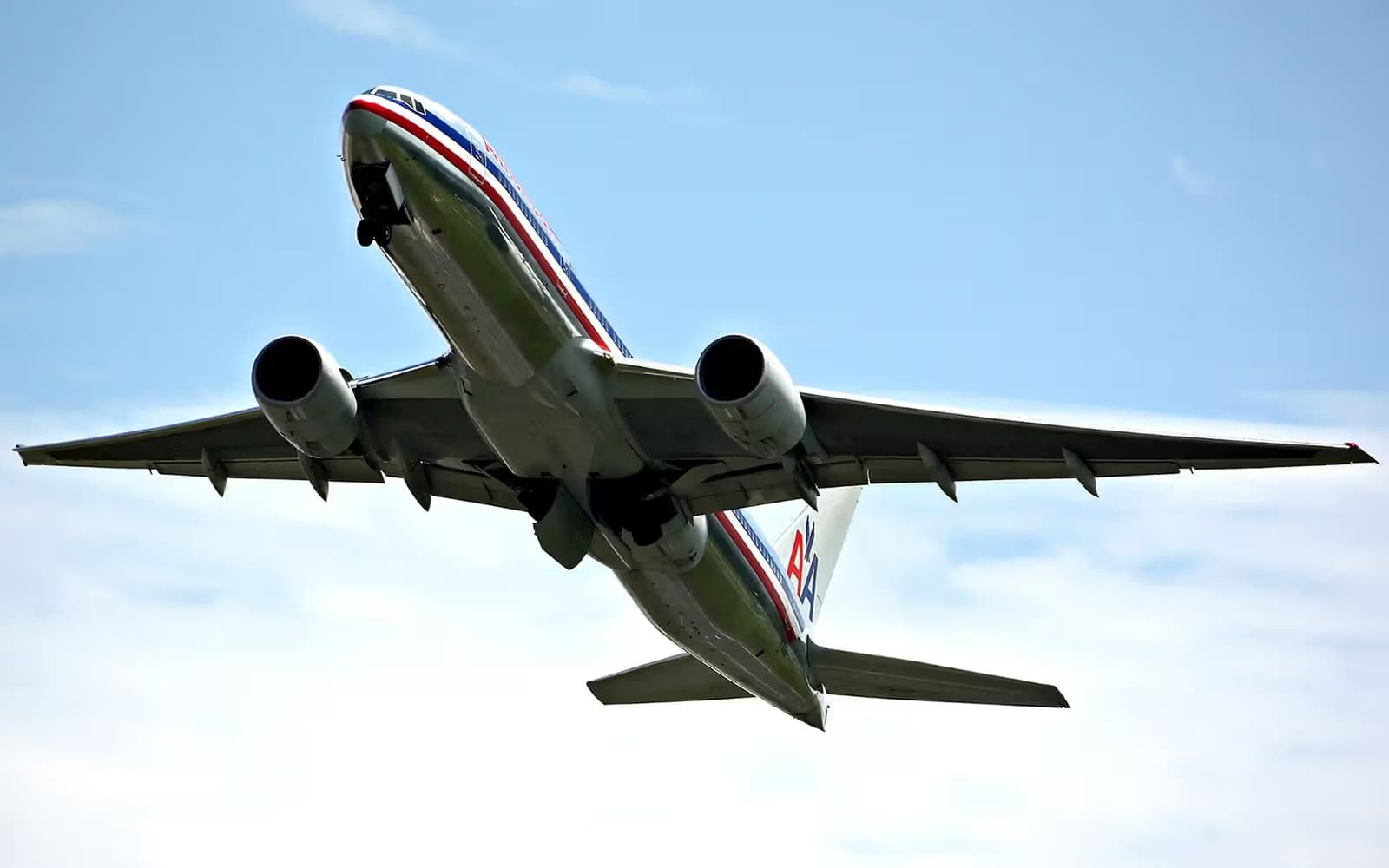 N786AN — Twin-engine aircraft