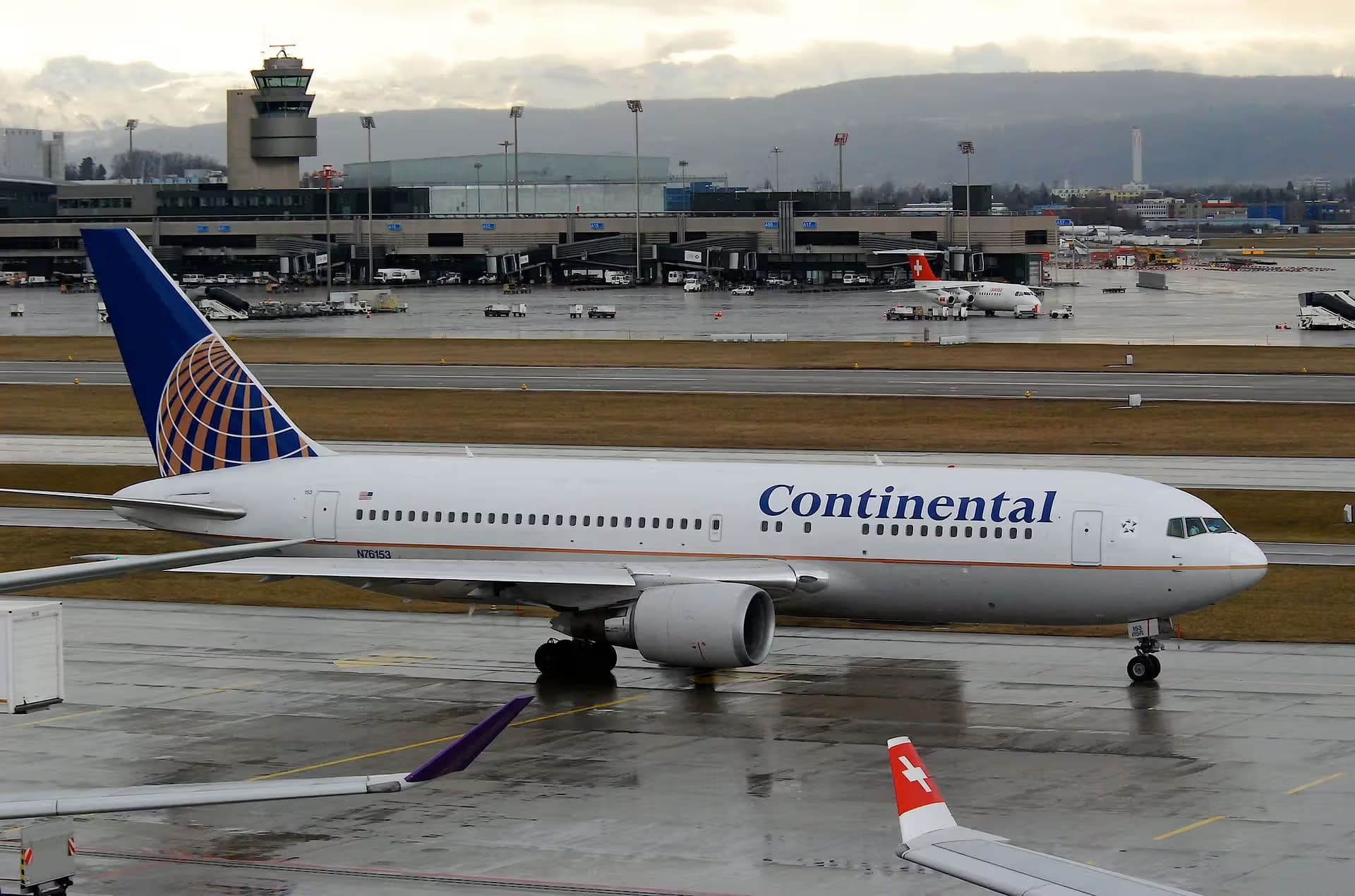 N76153 — Twin-engine aircraft