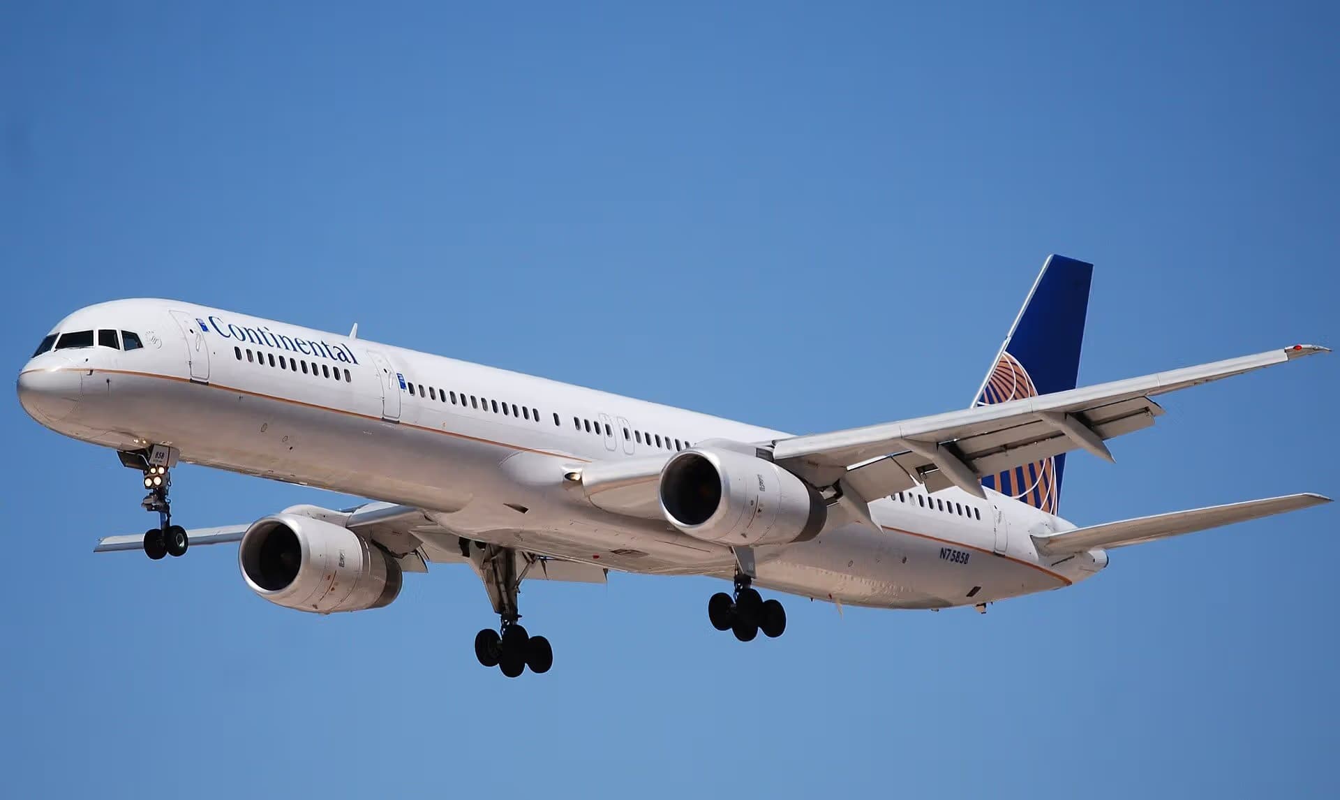 N75858 — Boeing