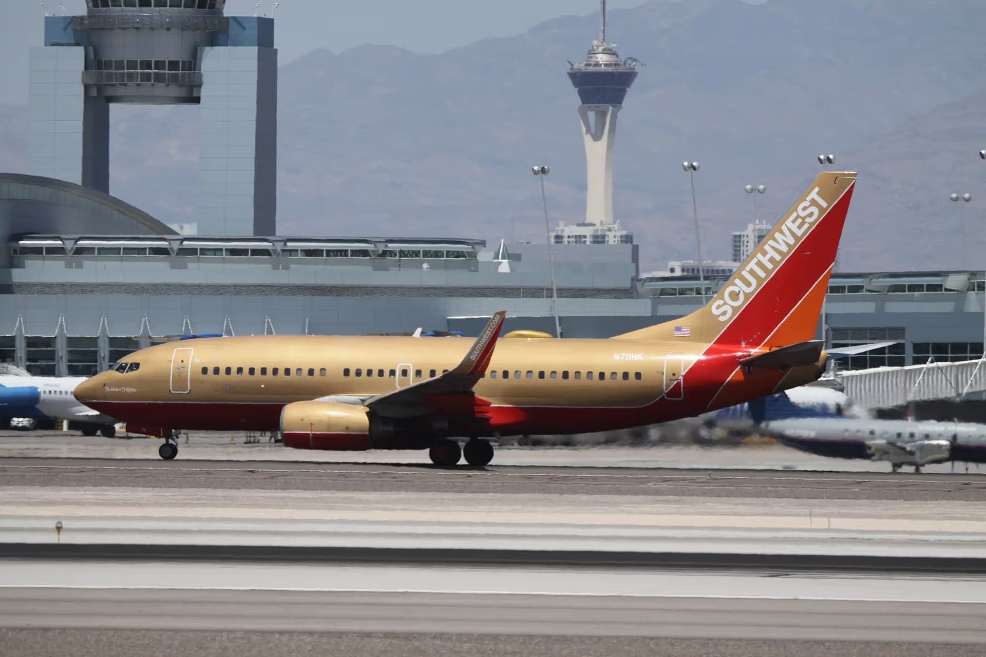 N711HK — Twin-engine aircraft