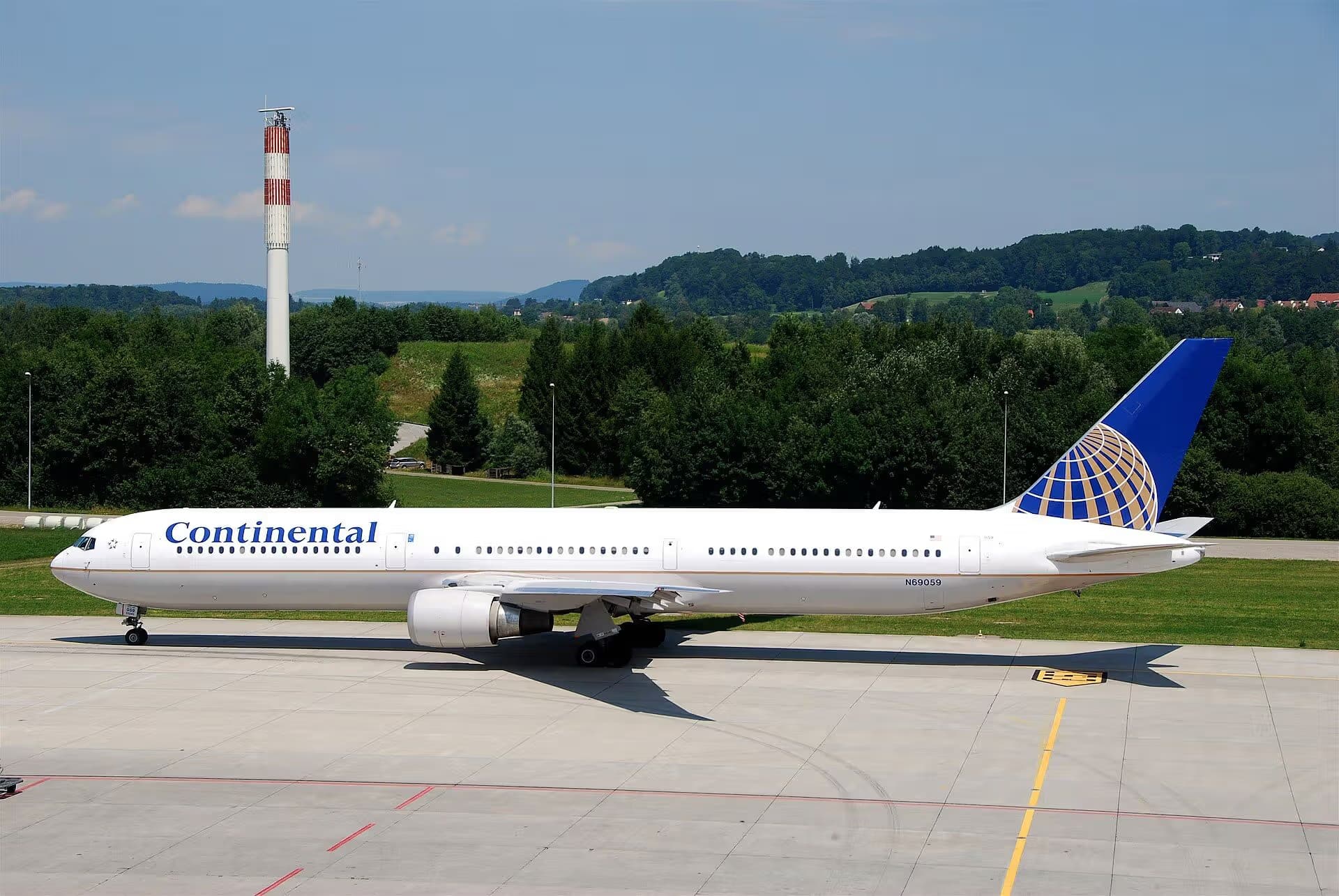N69059 — Twin-engine aircraft