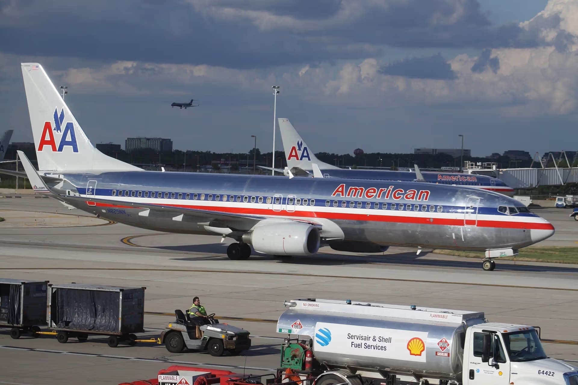 N825NN — Boeing