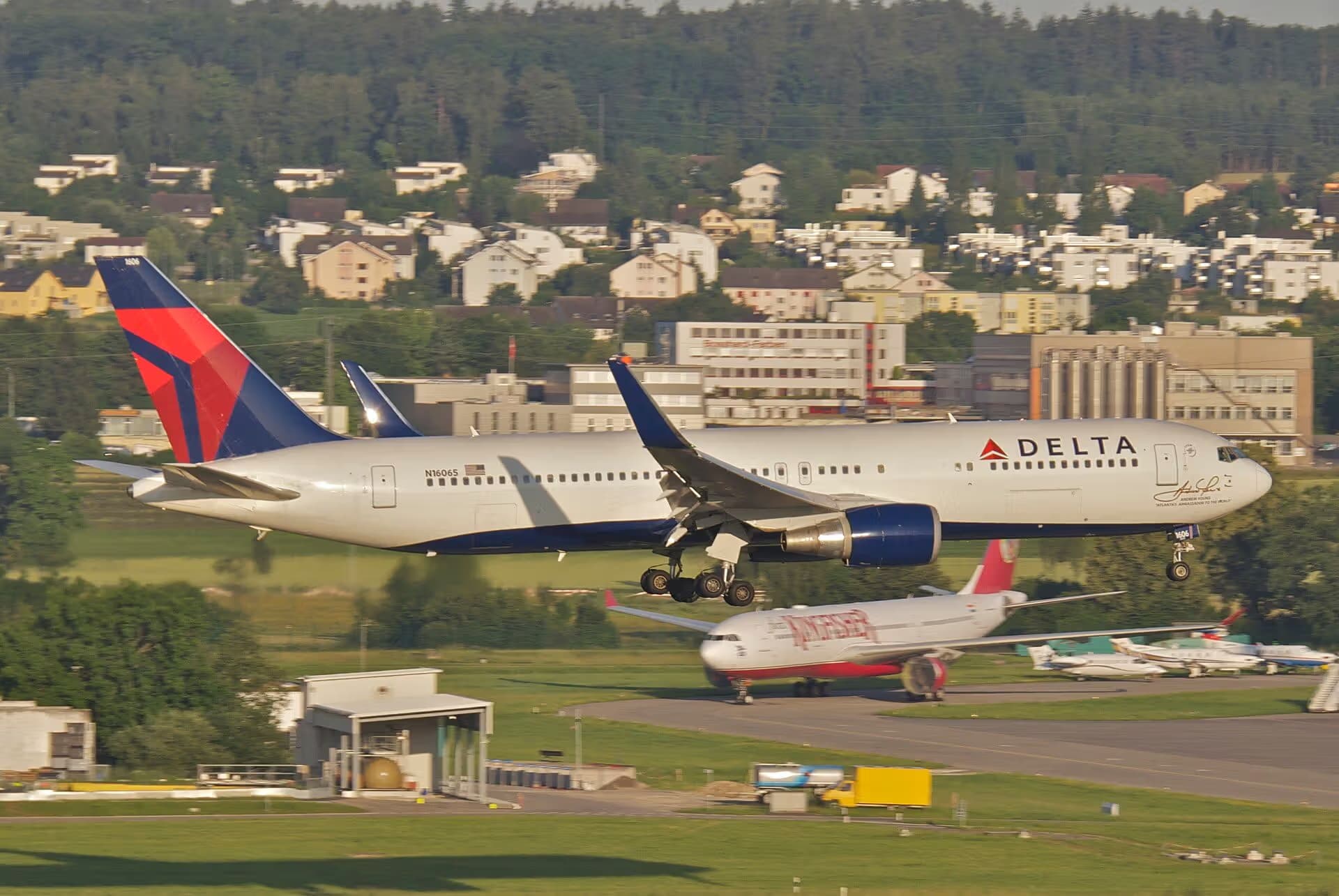 N16065 — Boeing
