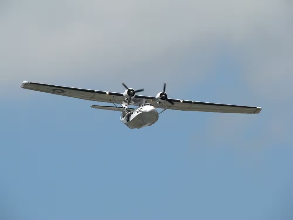 Unidentified — Twin-engine aircraft