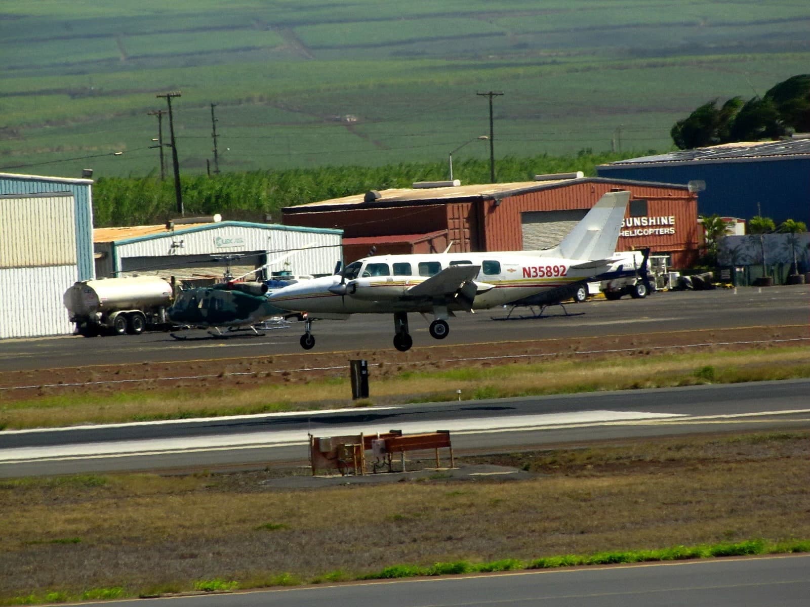 N35892 — Beechcraft