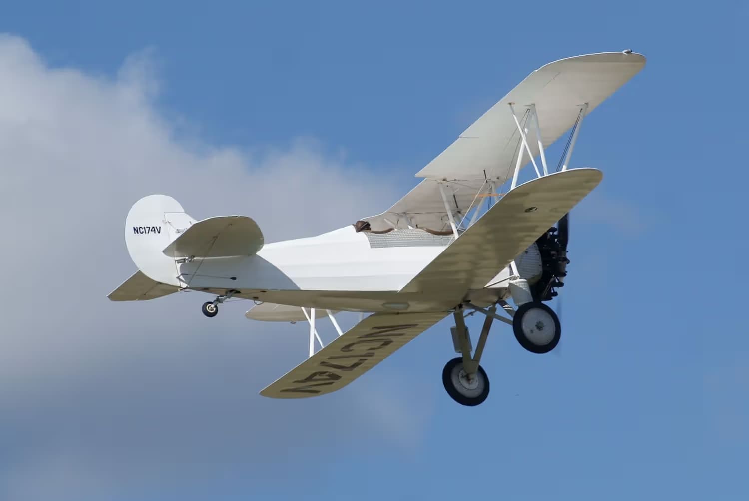 Unidentified — Single-engine aircraft