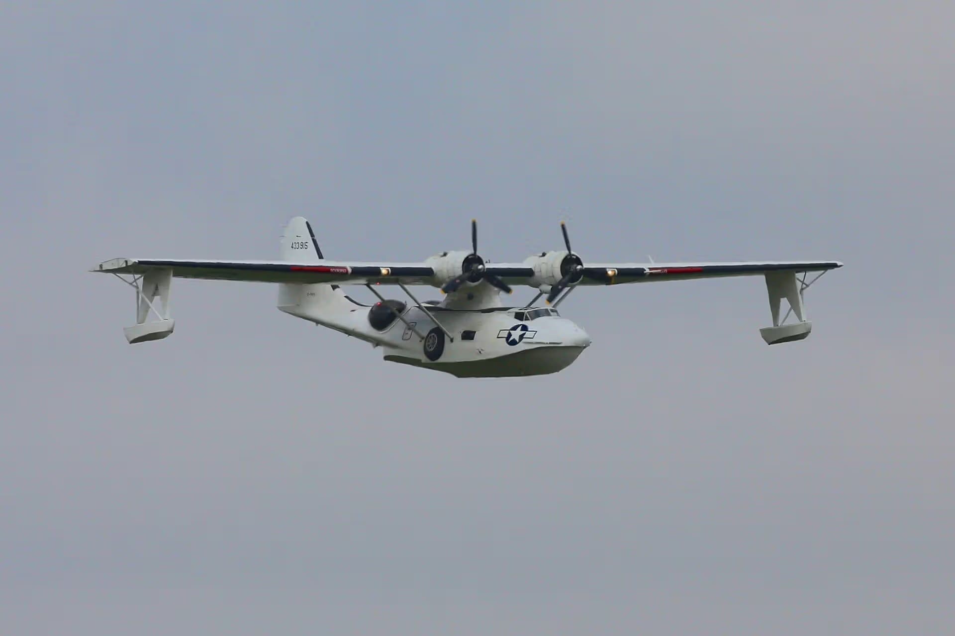 Unidentified — Twin-engine aircraft