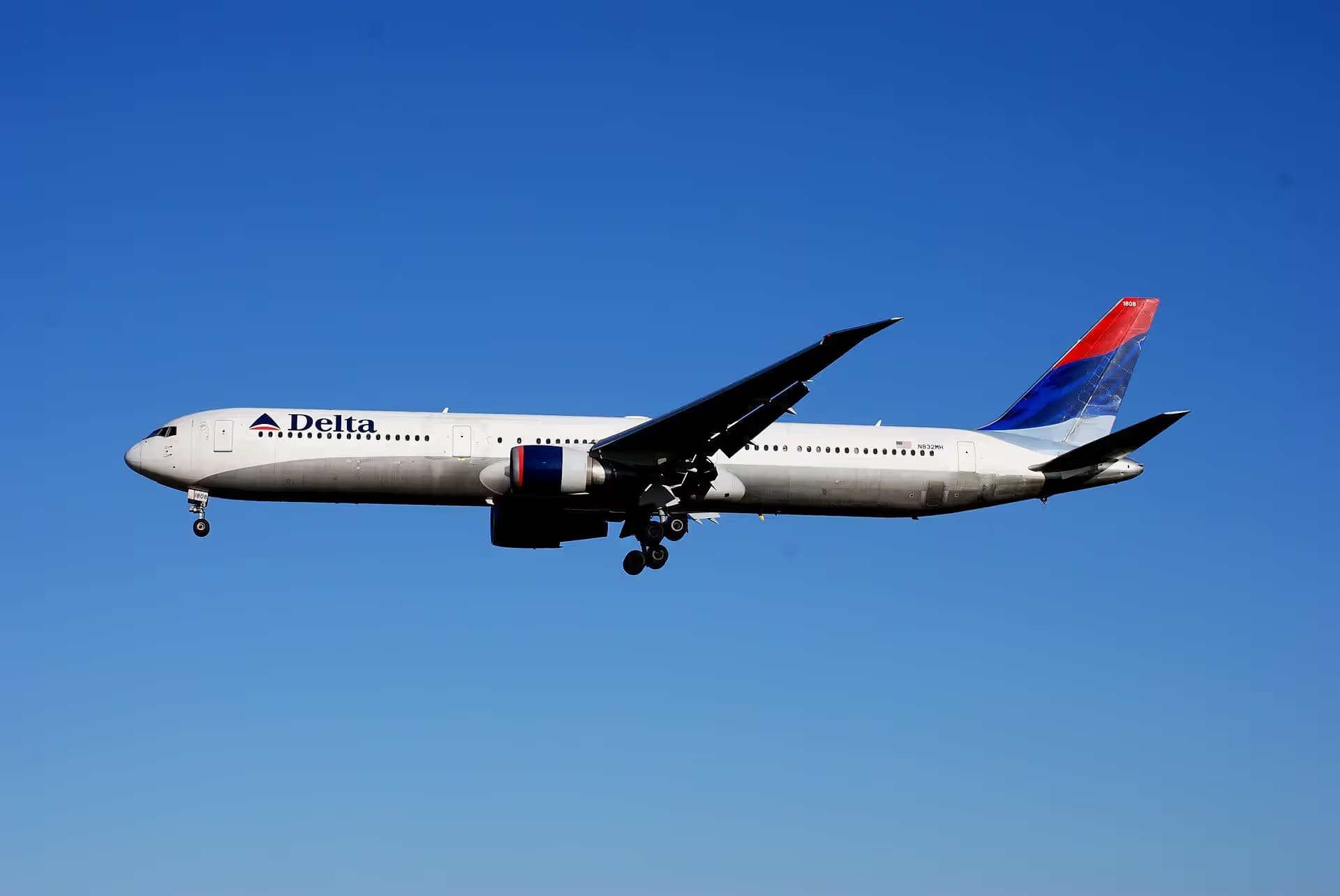 N832MH — Boeing