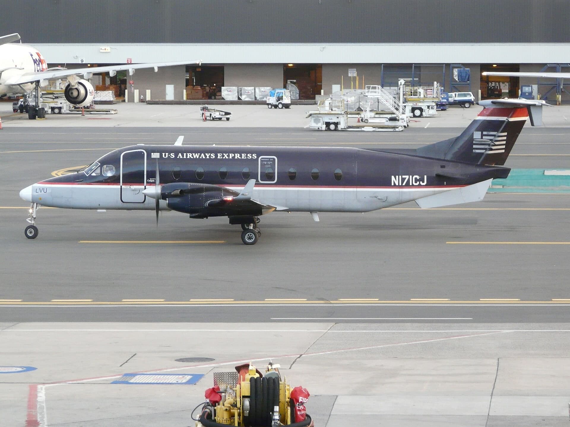 N171CJ — Twin-engine aircraft
