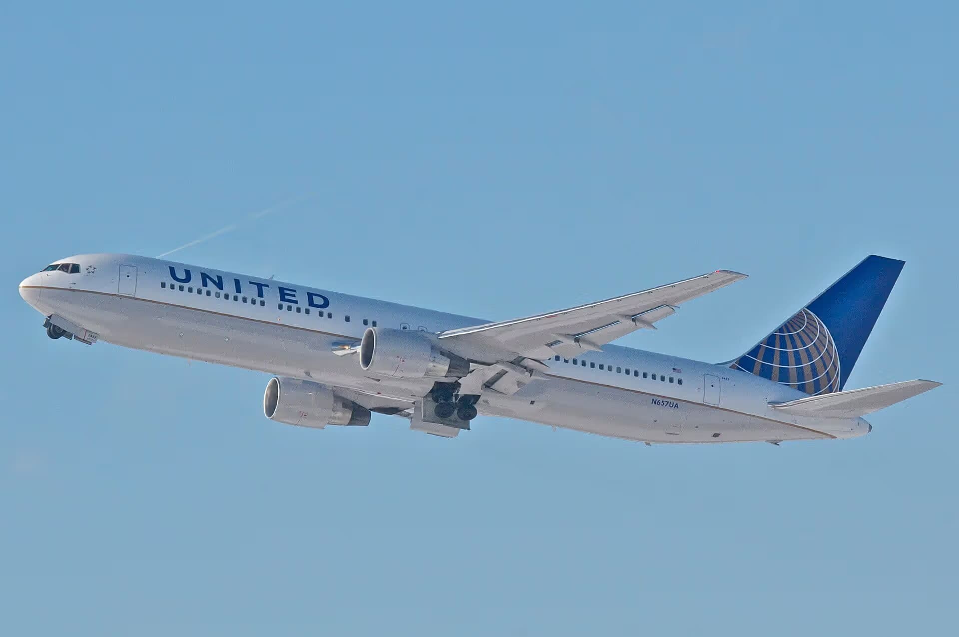 N657UA — Boeing