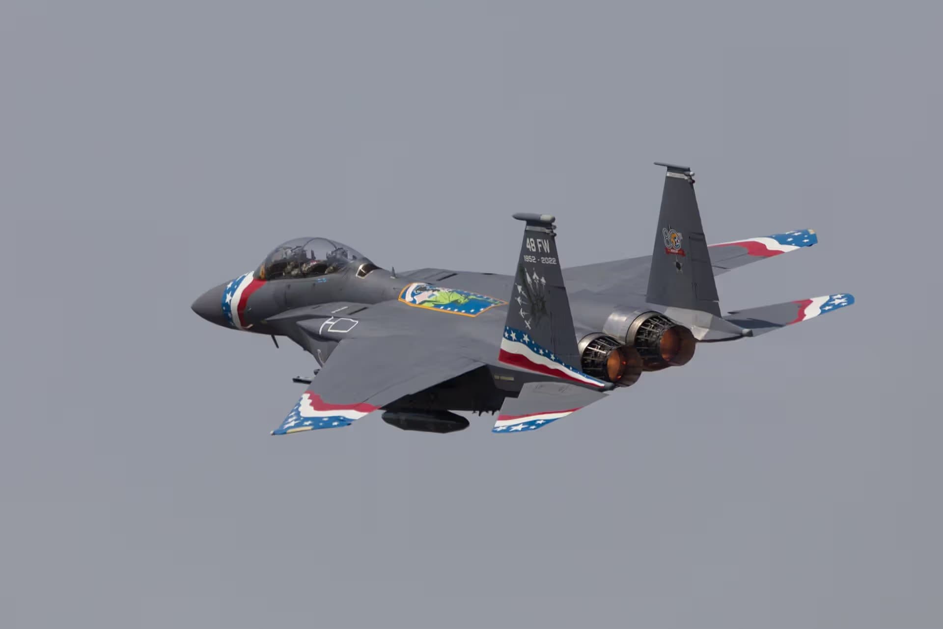Unidentified — Twin-engine aircraft