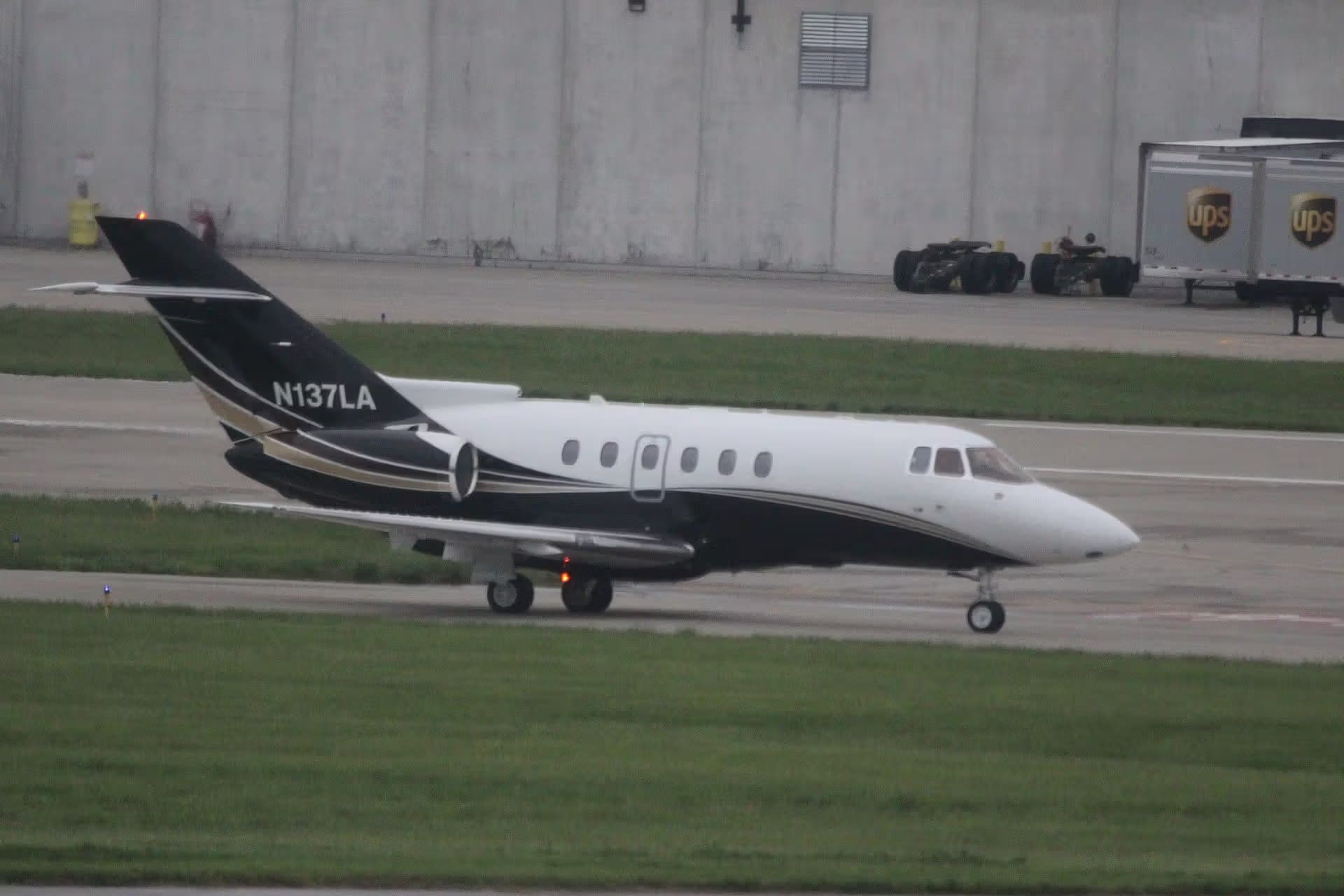 N137LA — Business jet