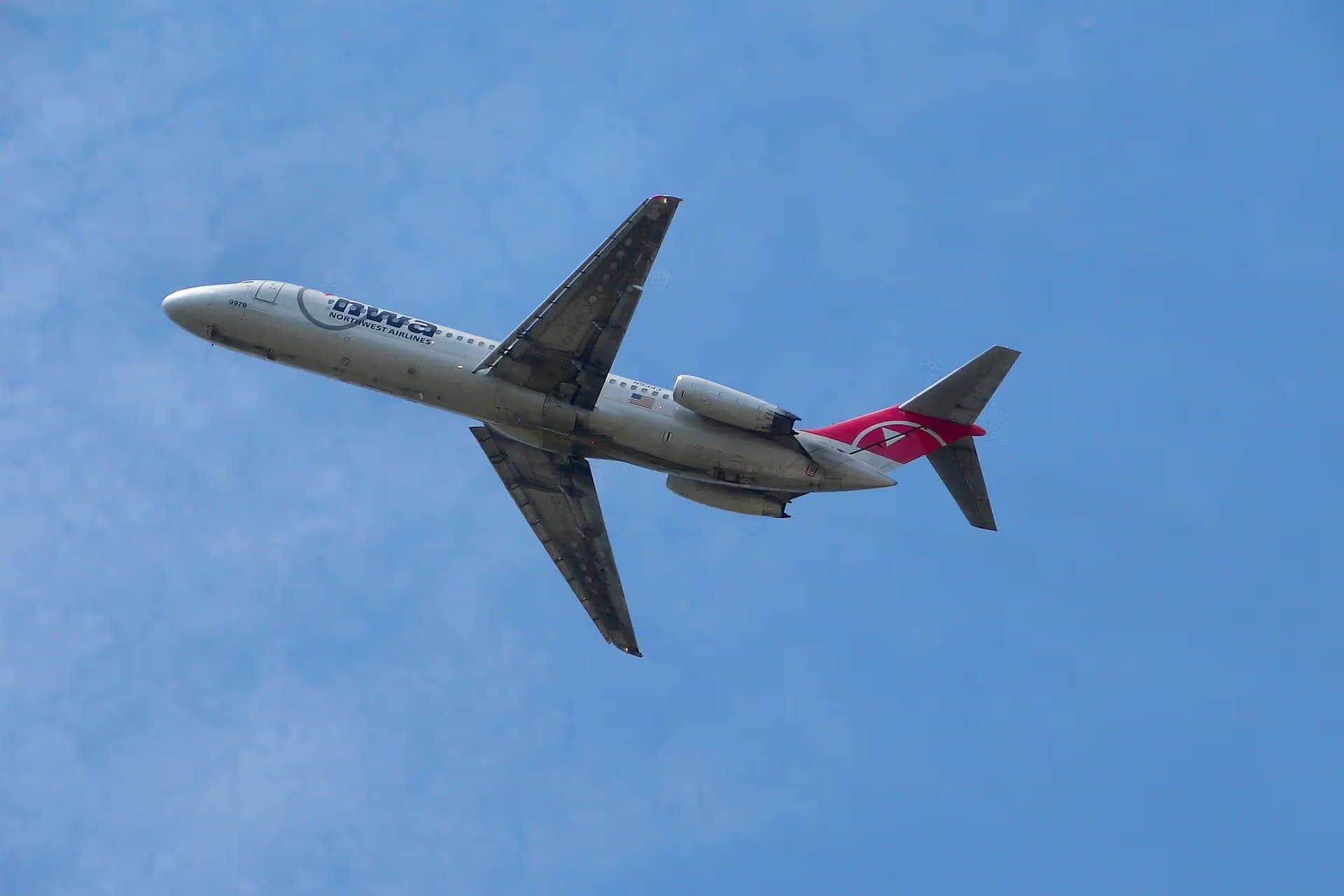 N9343 — Twin-engine aircraft