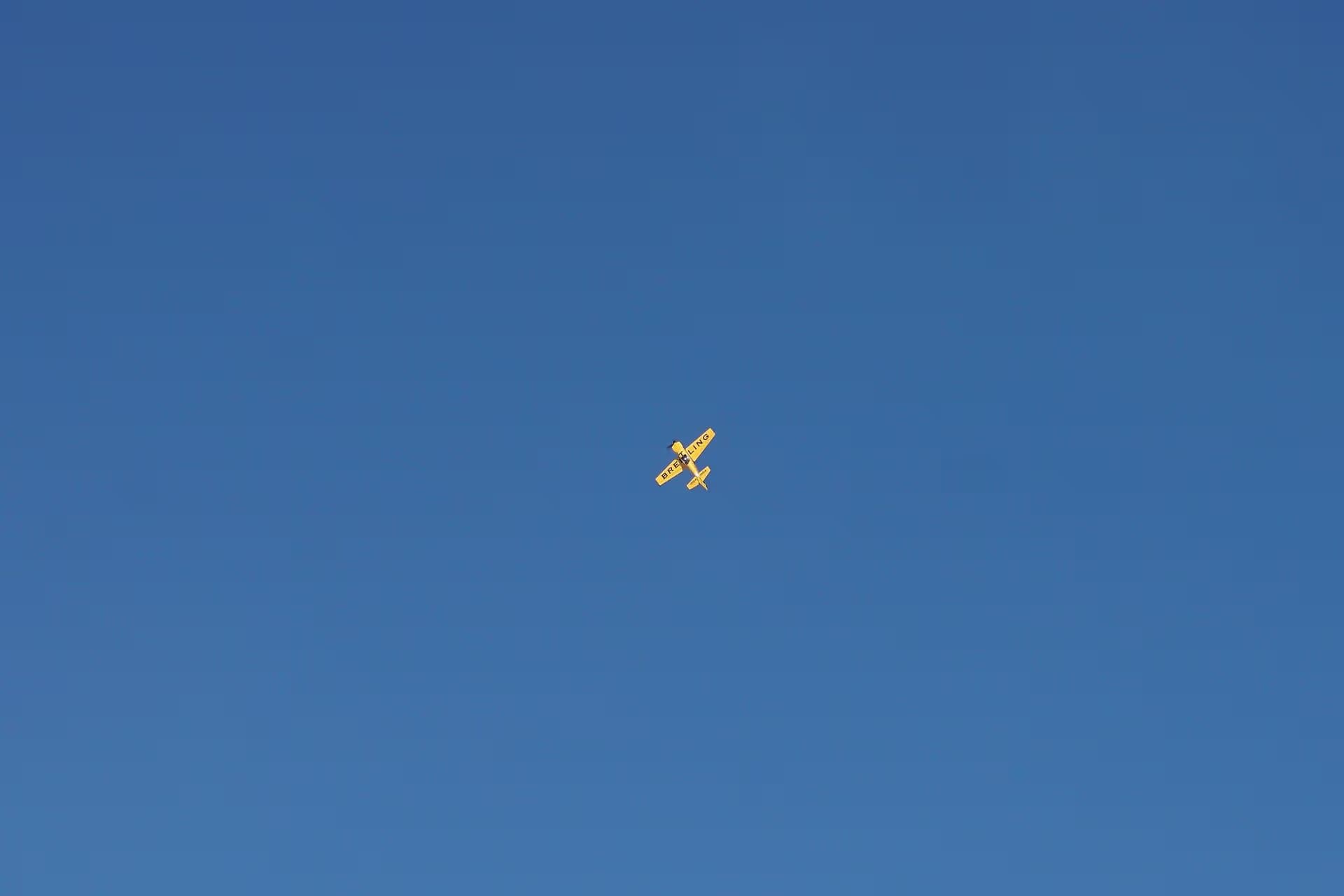 Unidentified — Single-engine aircraft