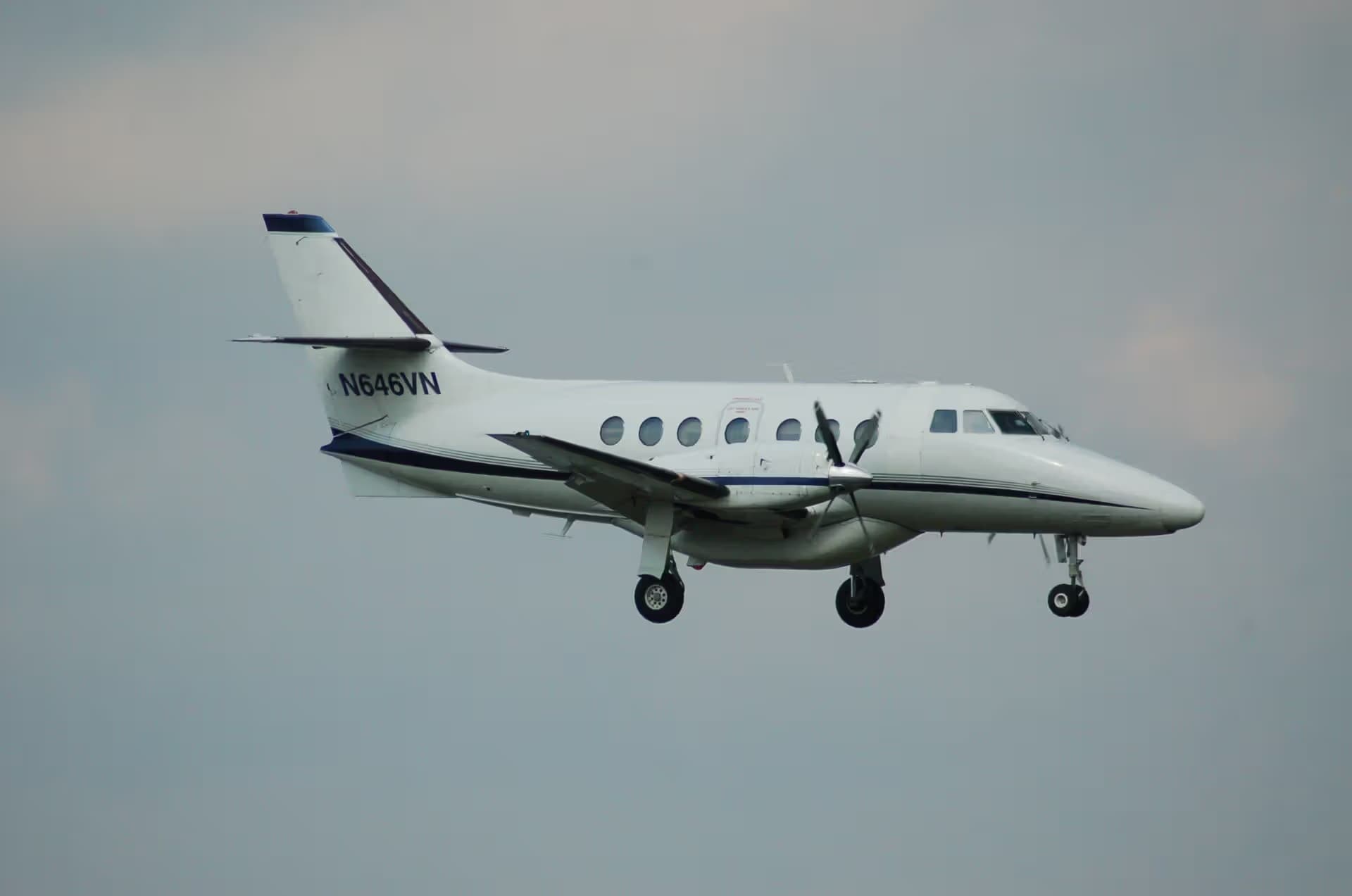 N646VN — Twin-engine aircraft