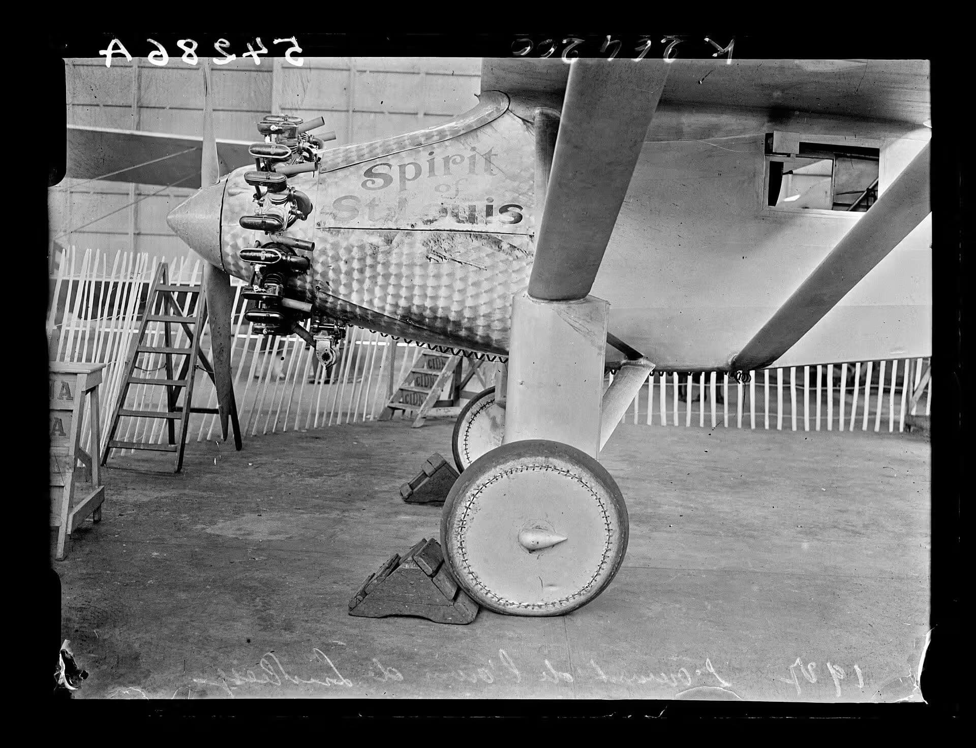 Unidentified — Single-engine aircraft