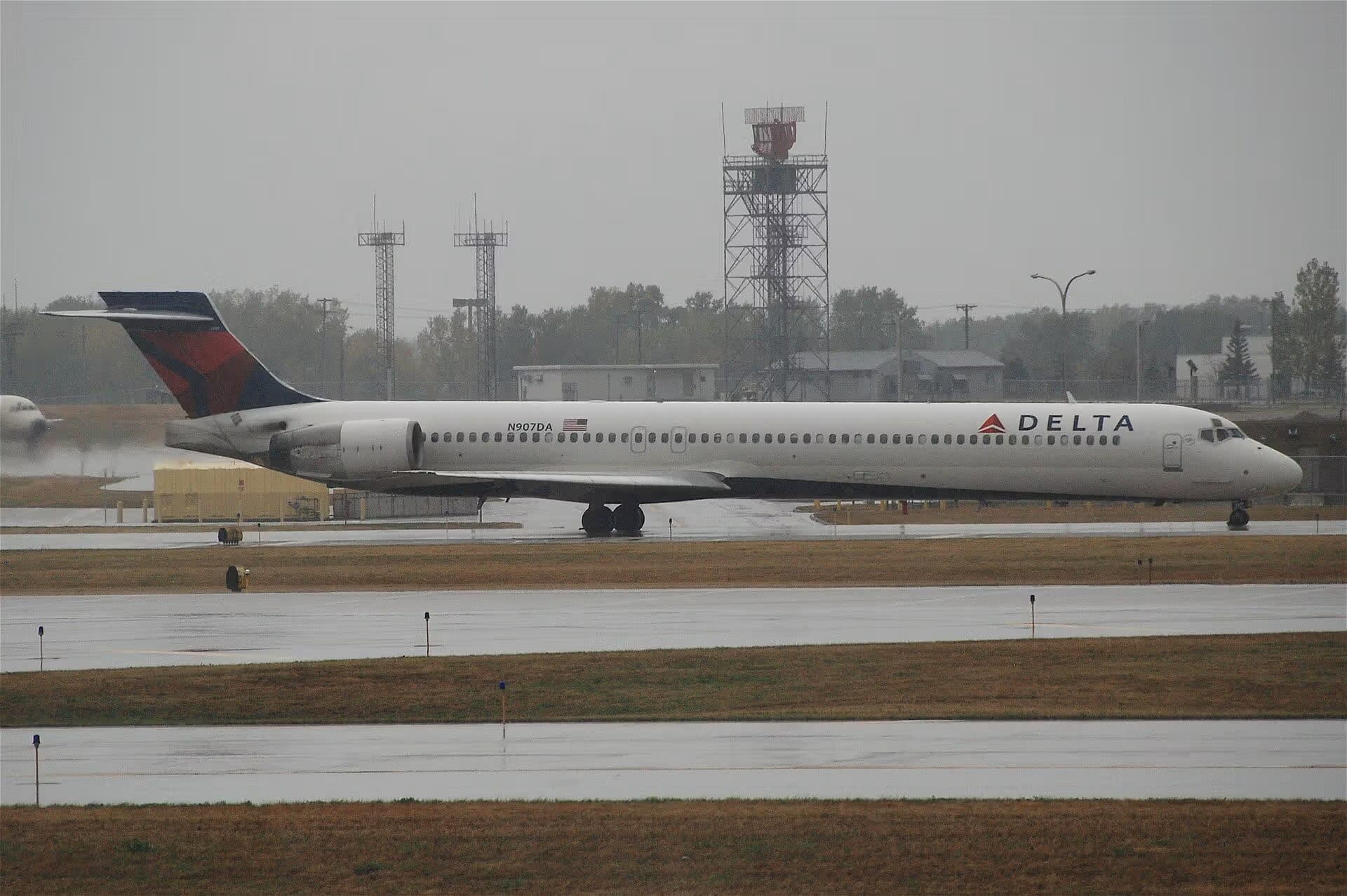 N907DA — Douglas