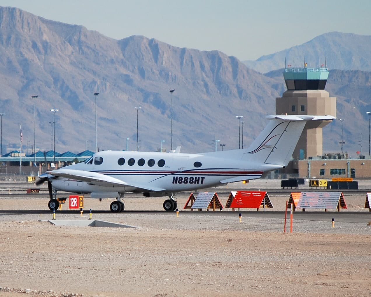N888HT — Twin-engine aircraft