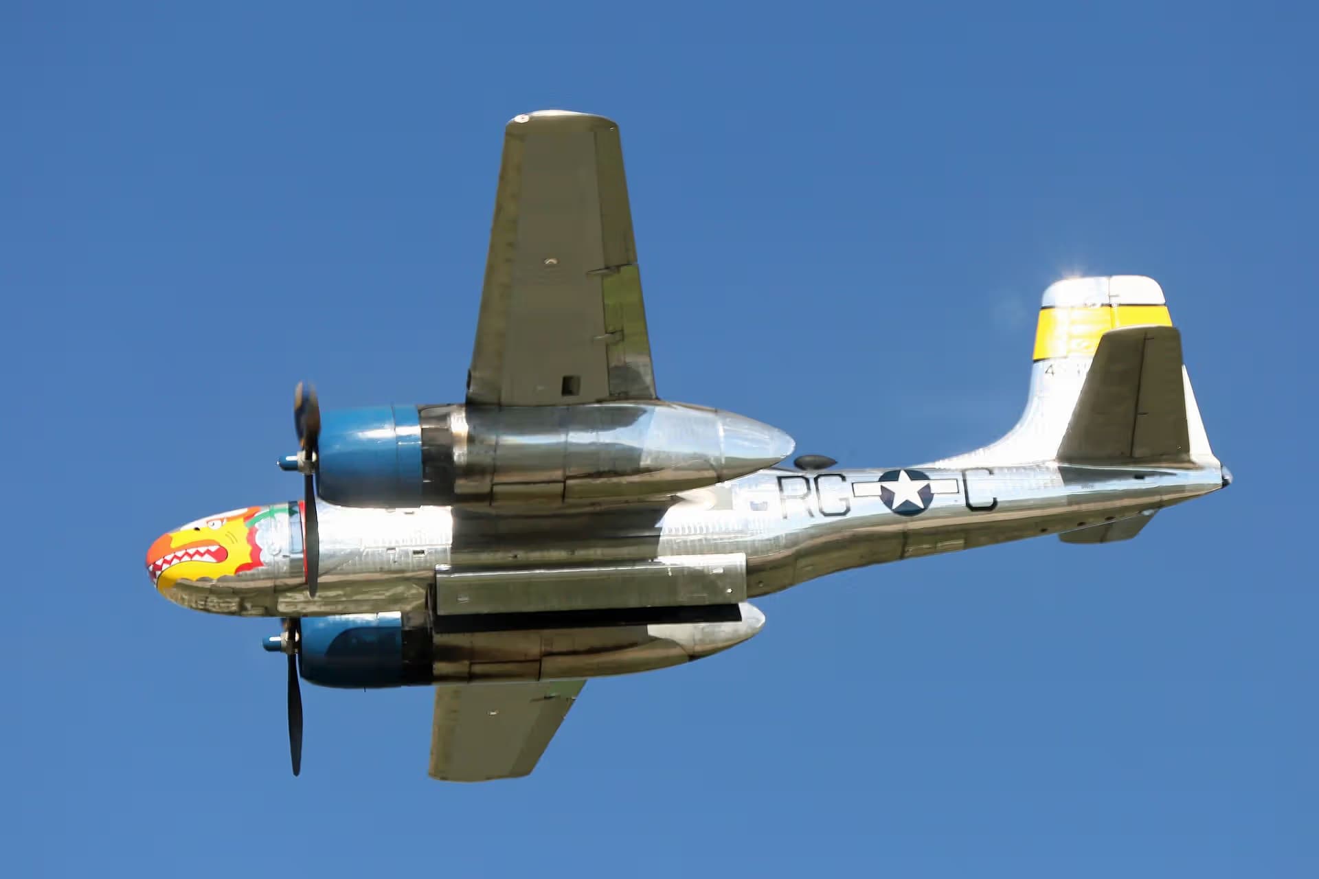 Unidentified — Twin-engine aircraft