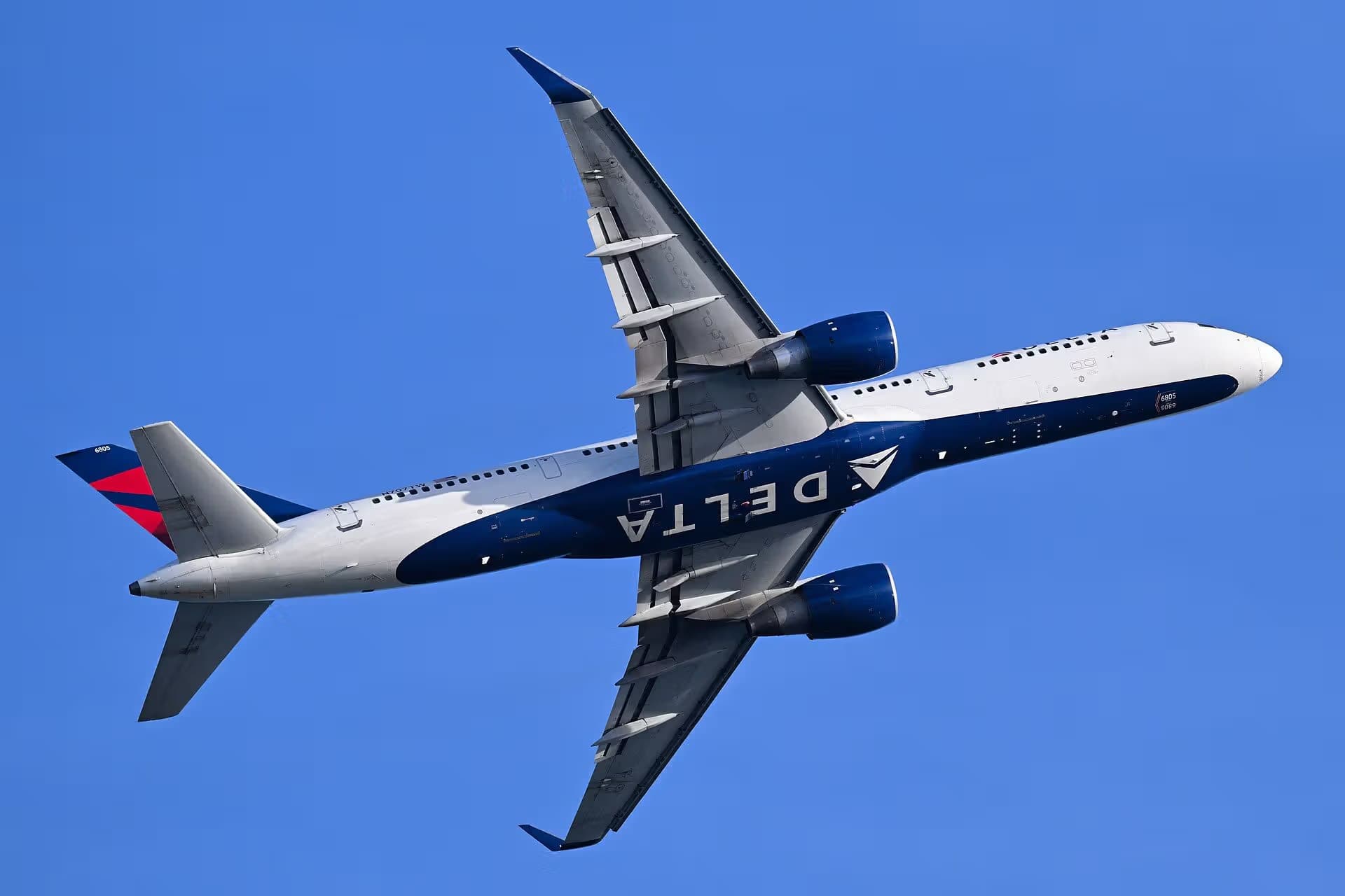 N707TW — Twin-engine aircraft