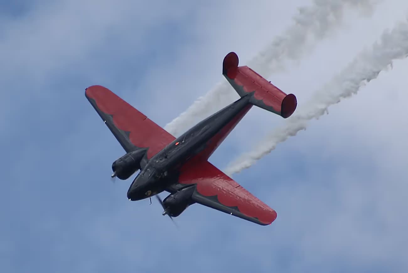N9109R — Twin-engine aircraft