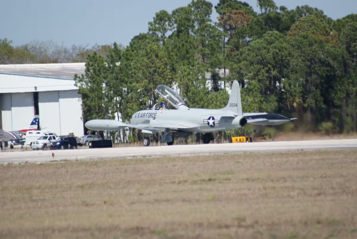 Unidentified — Twin-engine aircraft