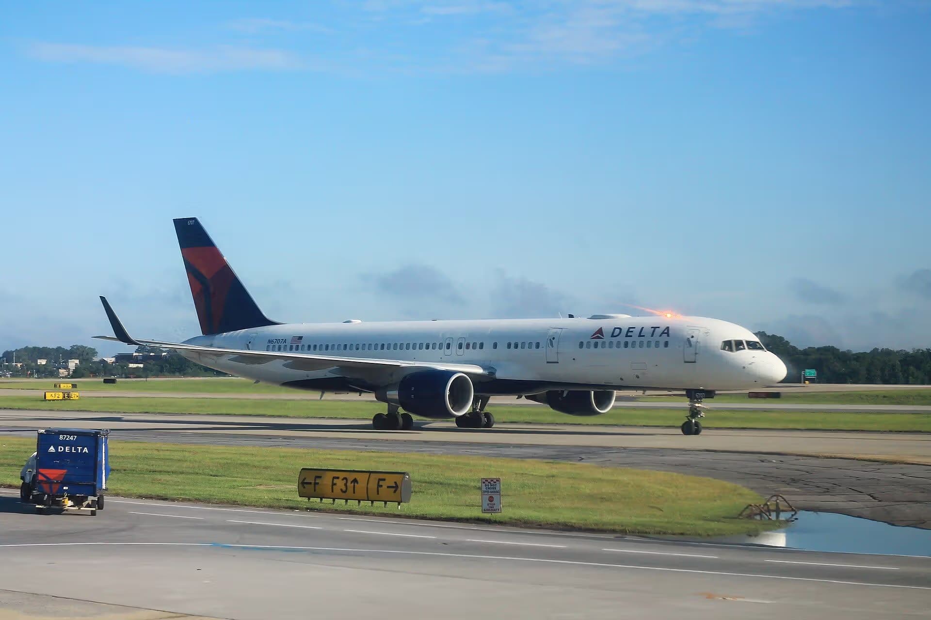N6707A — Twin-engine aircraft