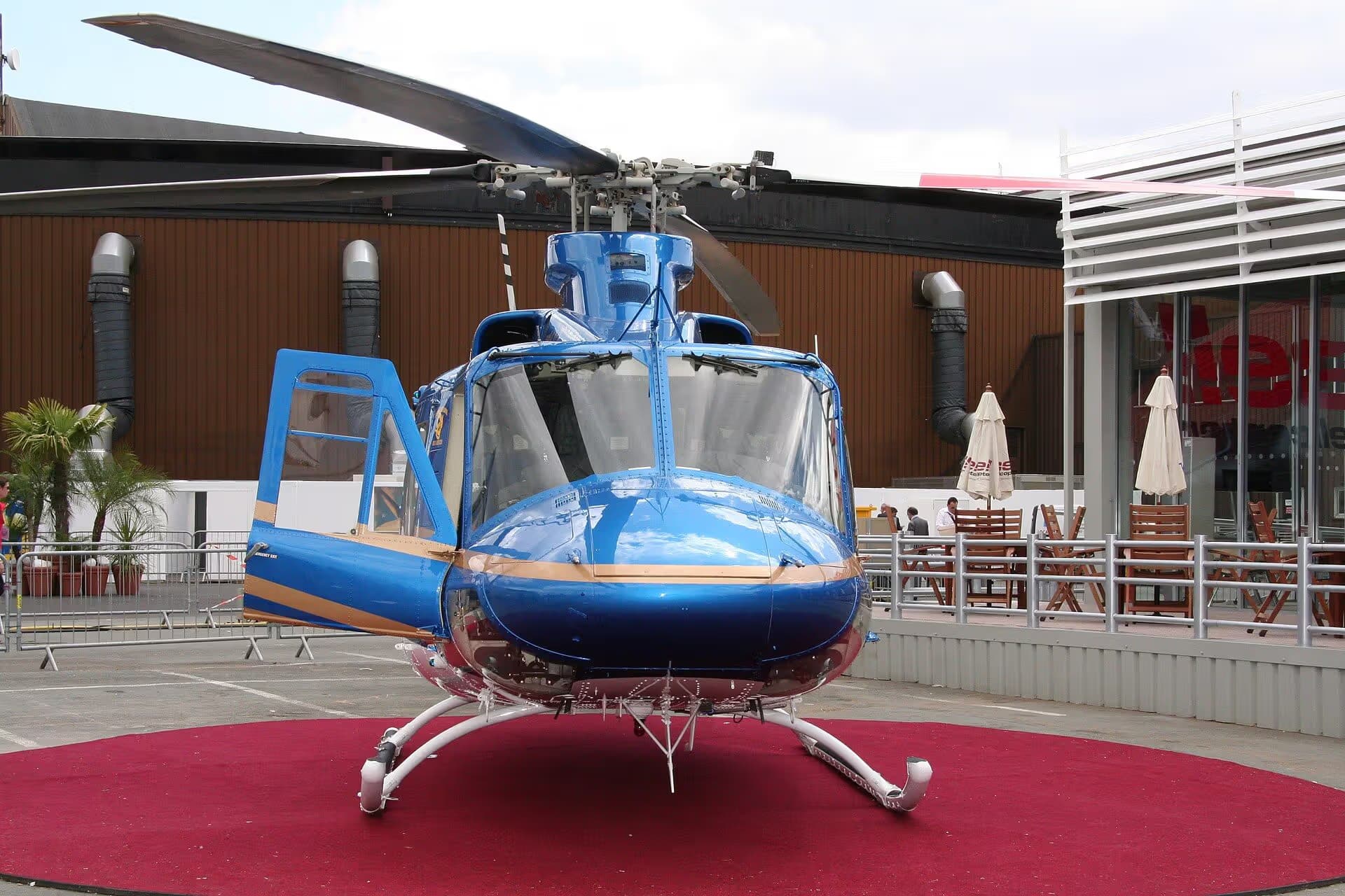 N44438 — Helicopter