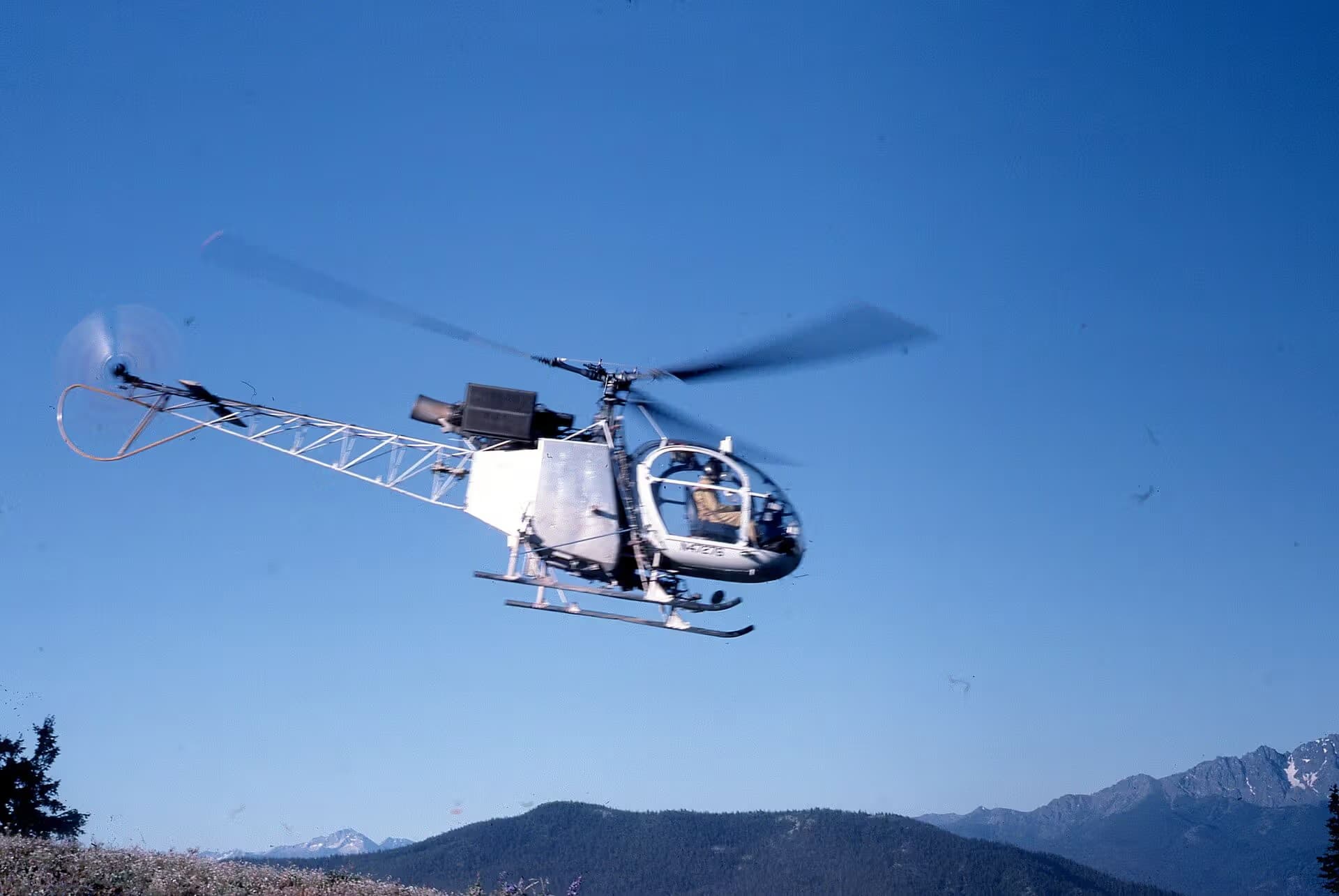 N47276 — Helicopter