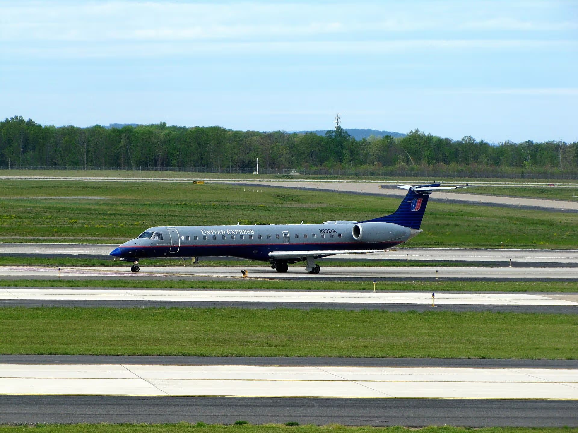 N832HK — Embraer