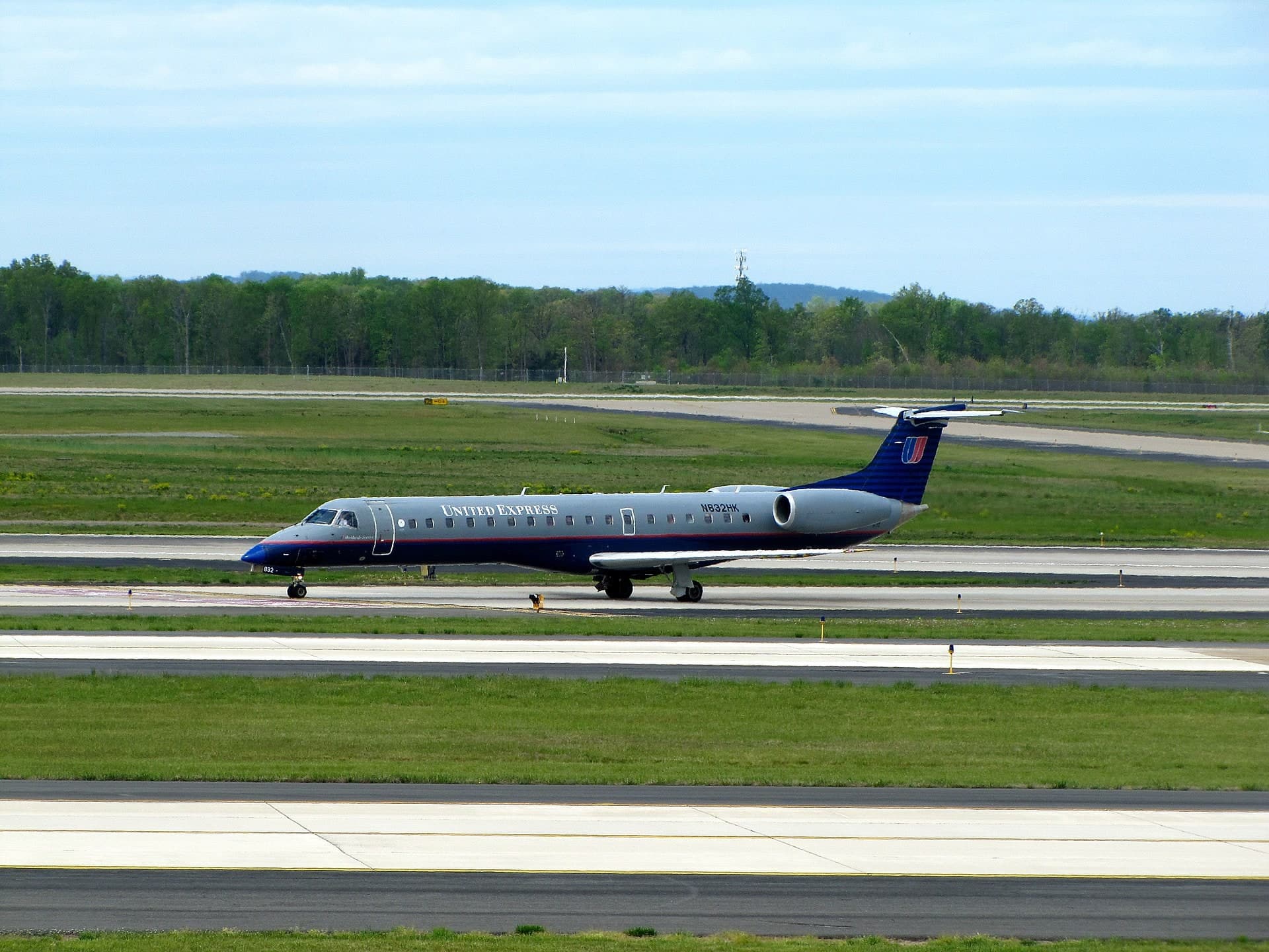 N832HK — Embraer