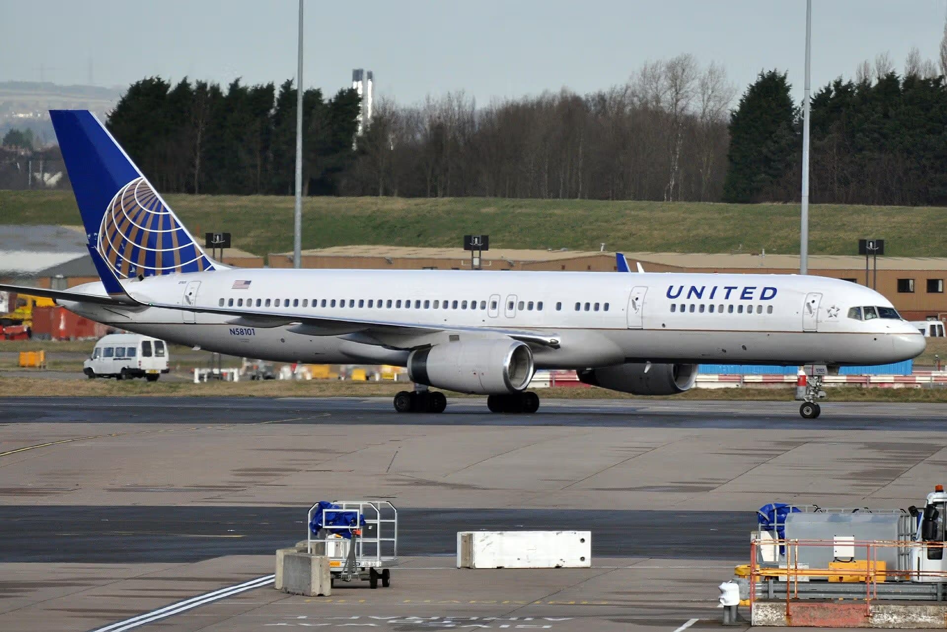 N58101 — Twin-engine aircraft