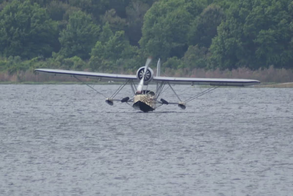 Unidentified — Single-engine aircraft