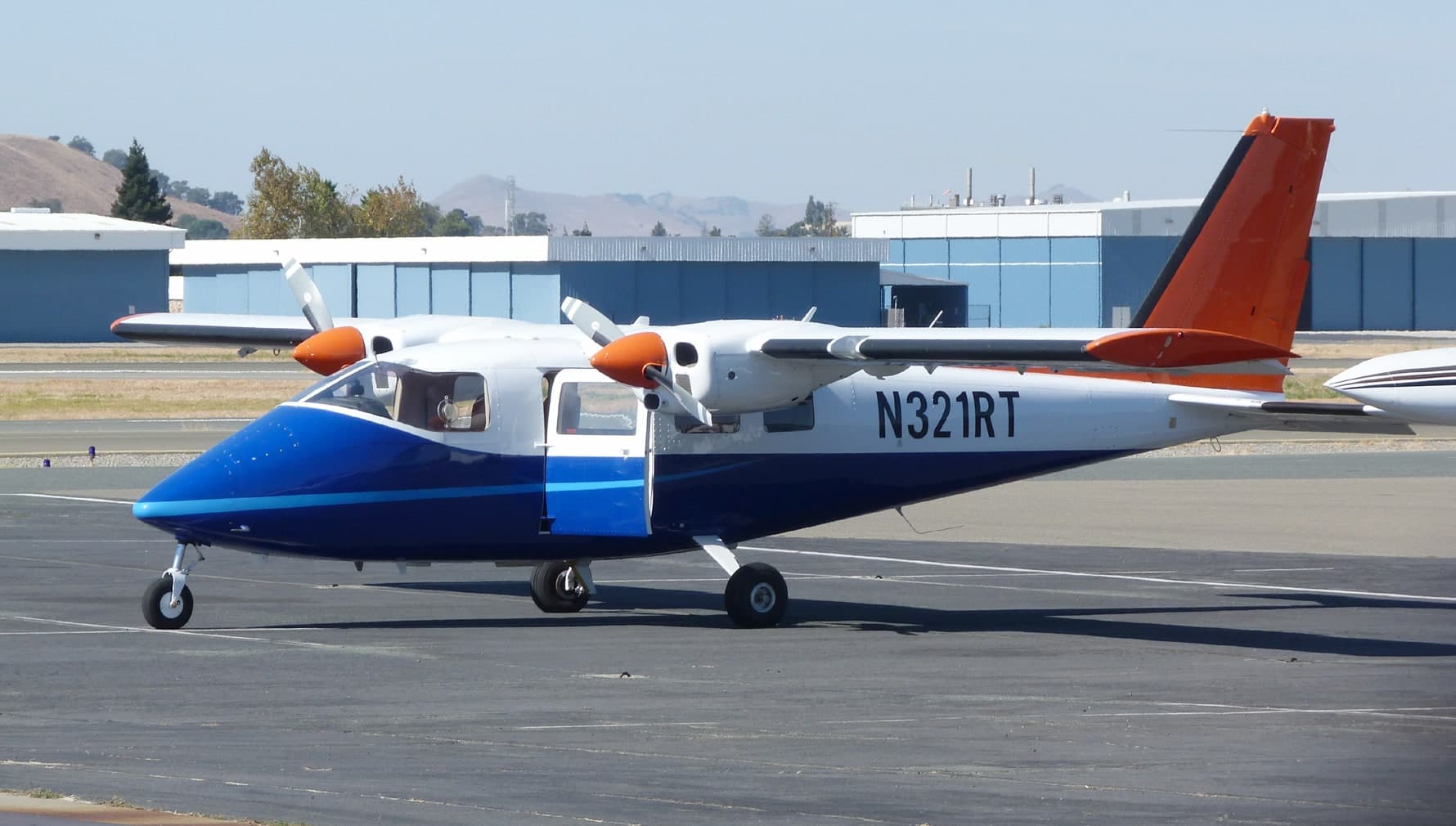 N321RT — Twin-engine aircraft