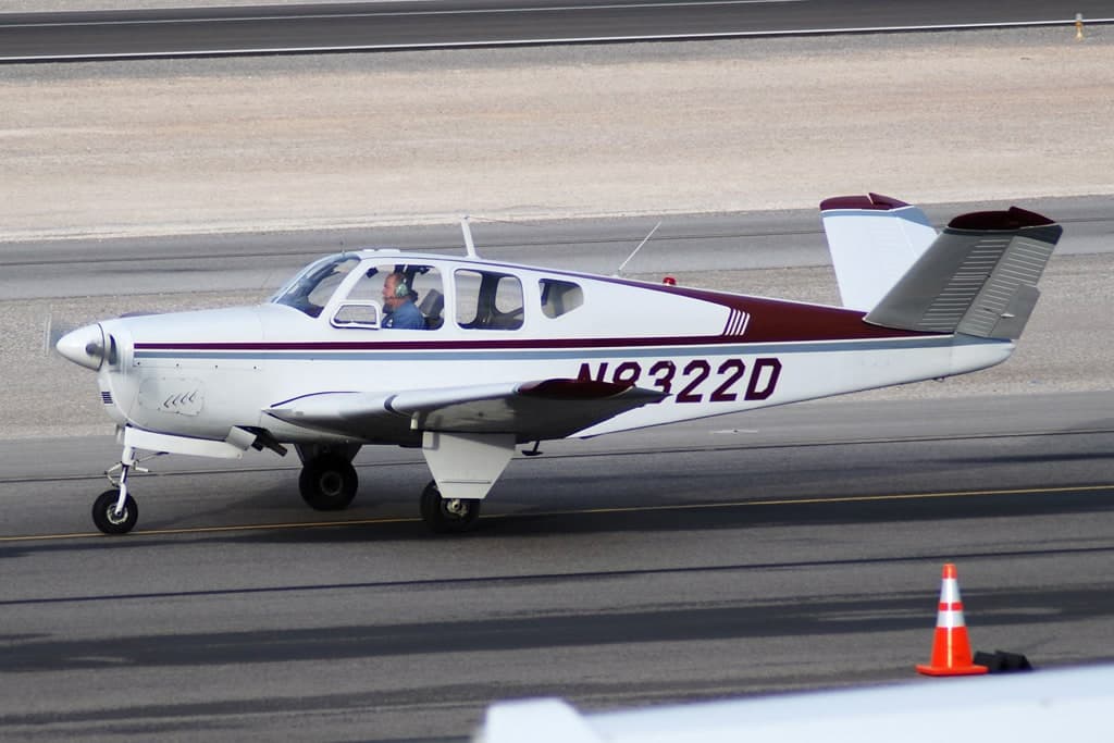 N8322D — Single-engine aircraft