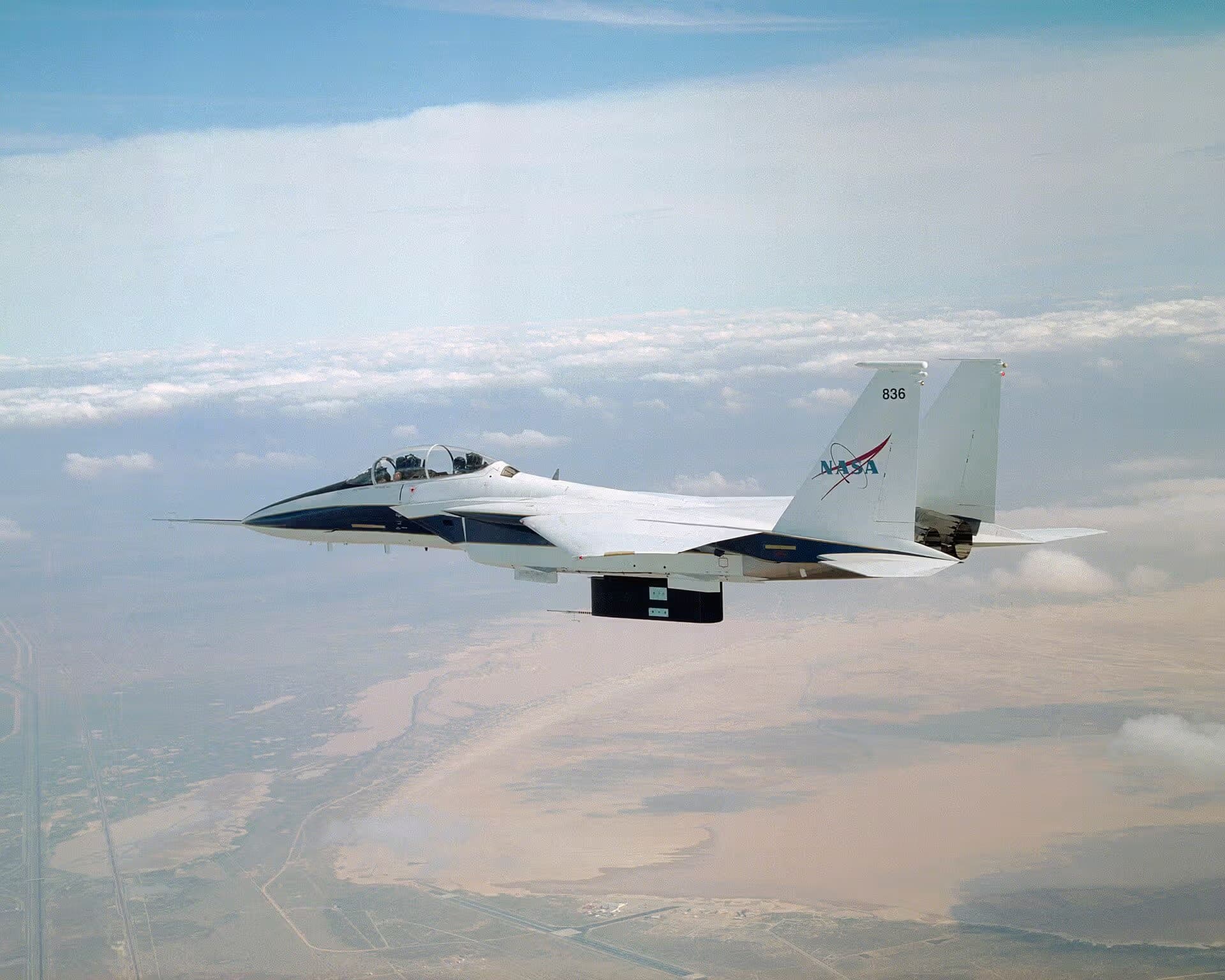 N836NA — Twin-engine aircraft