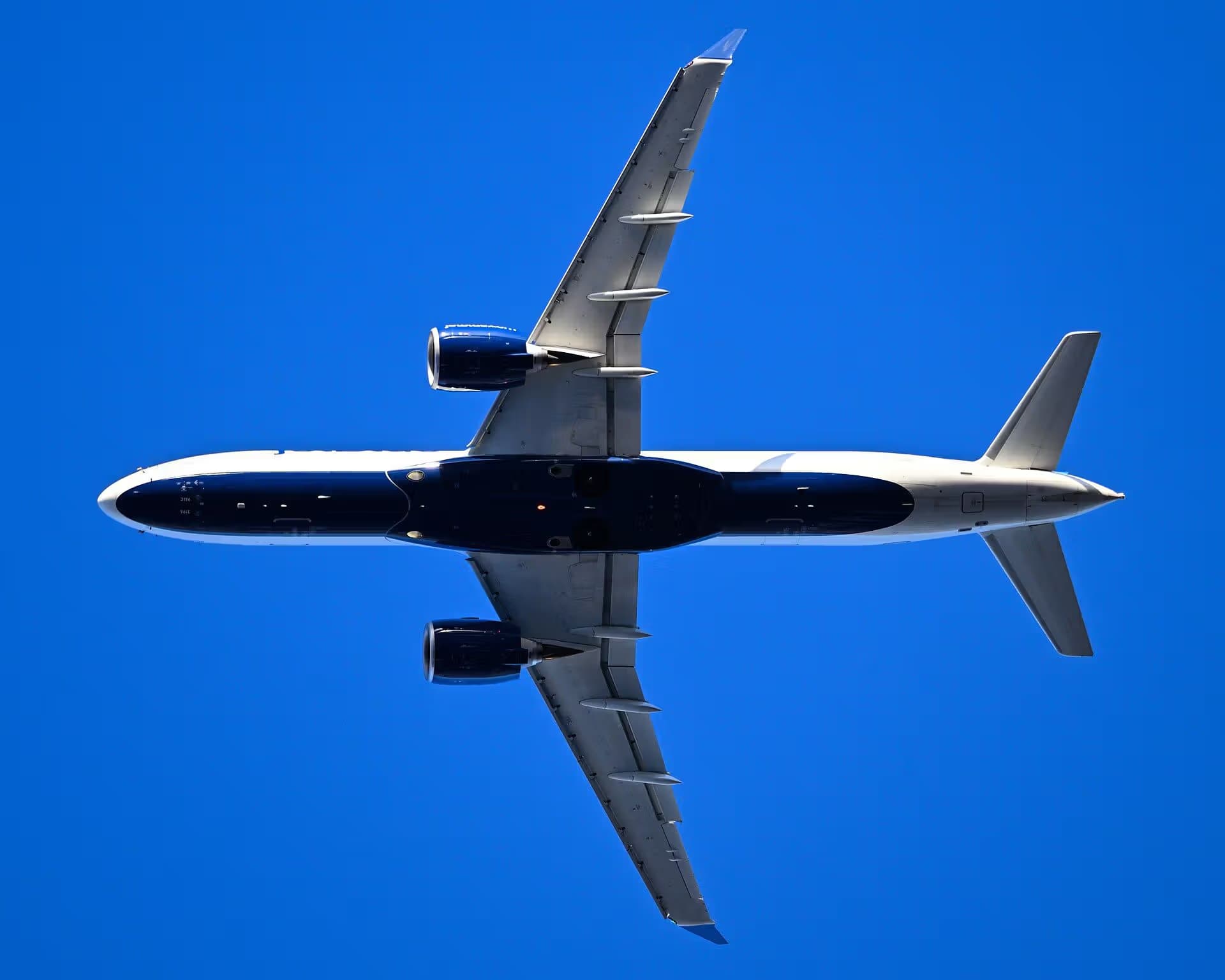 N3196J — Twin-engine aircraft