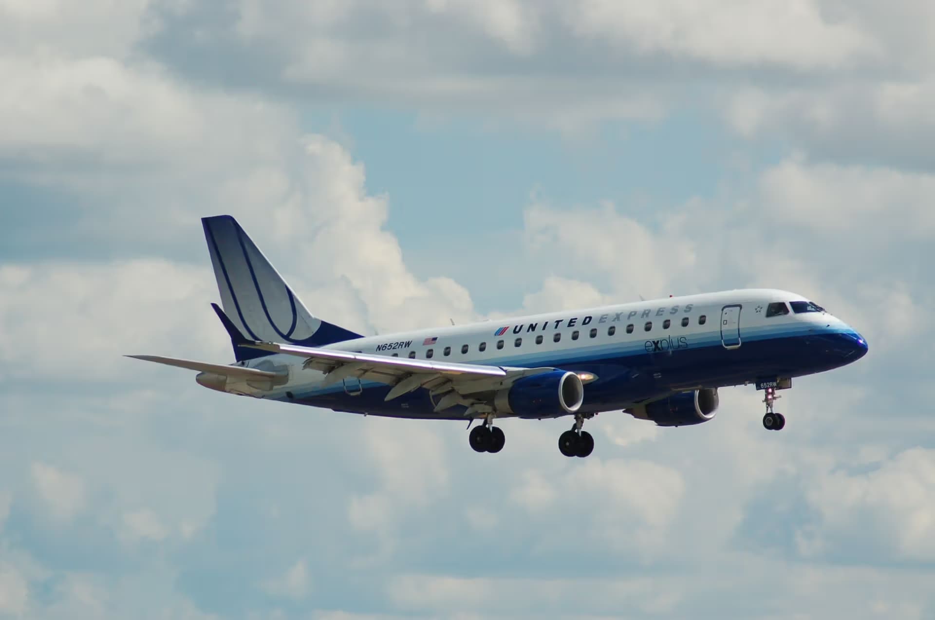 N652RW — Twin-engine aircraft