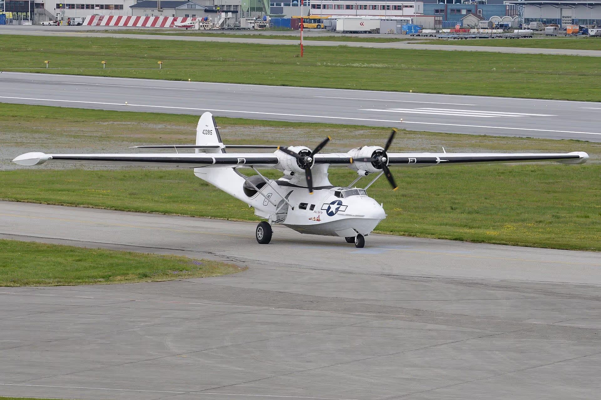 Unidentified — Twin-engine aircraft