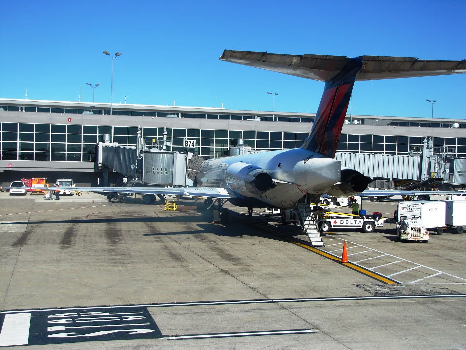 N982DL — Bombardier
