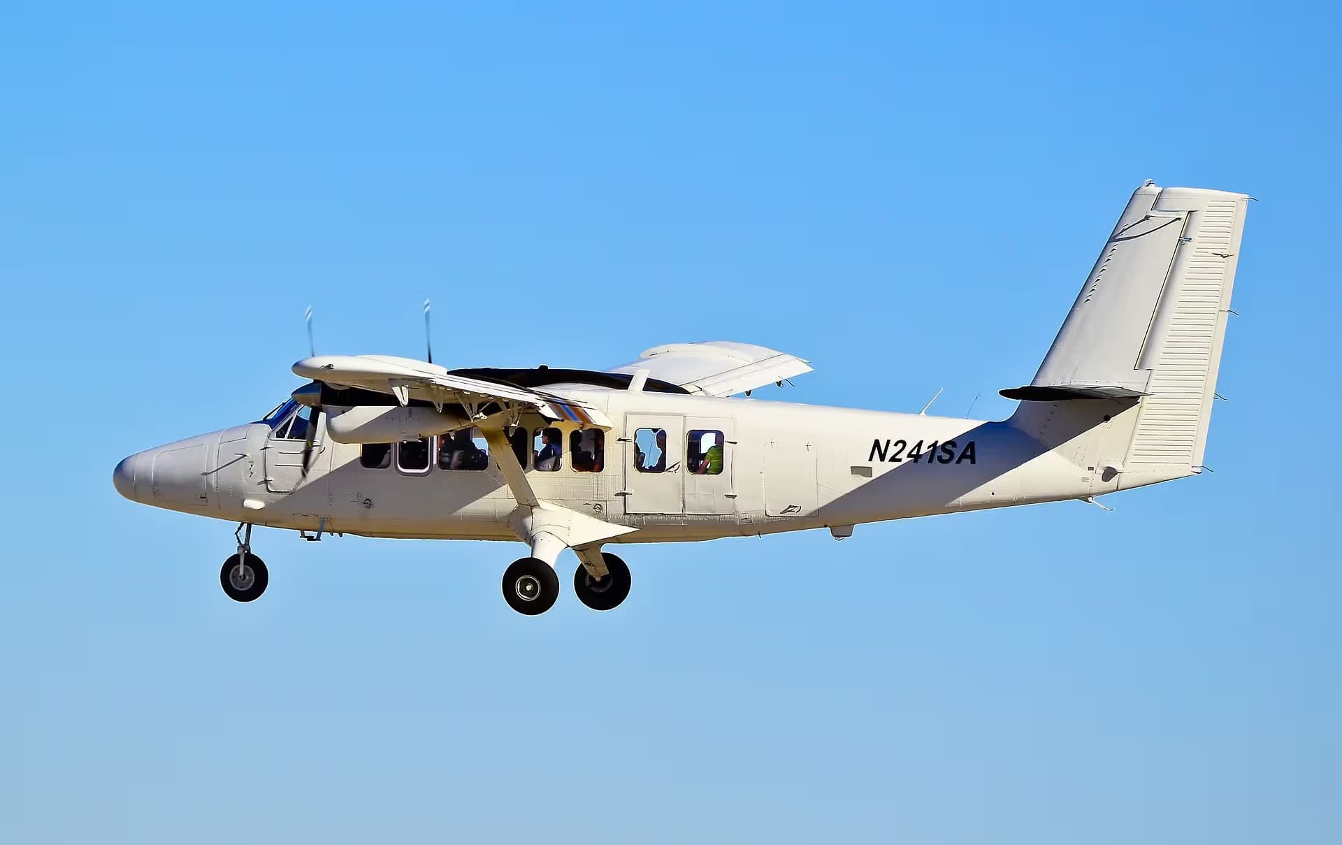 N241SA — De Havilland