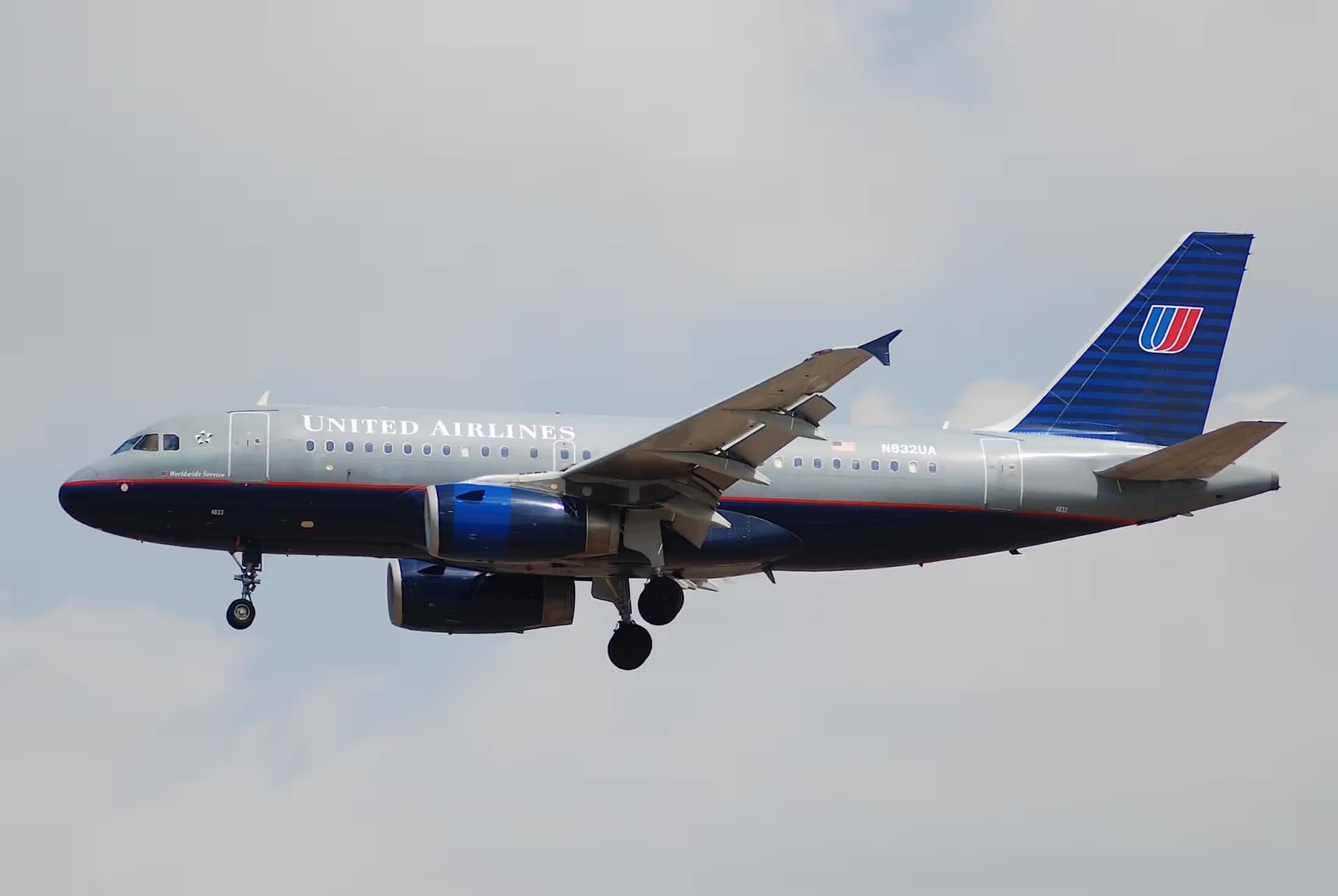 N832UA — Airbus