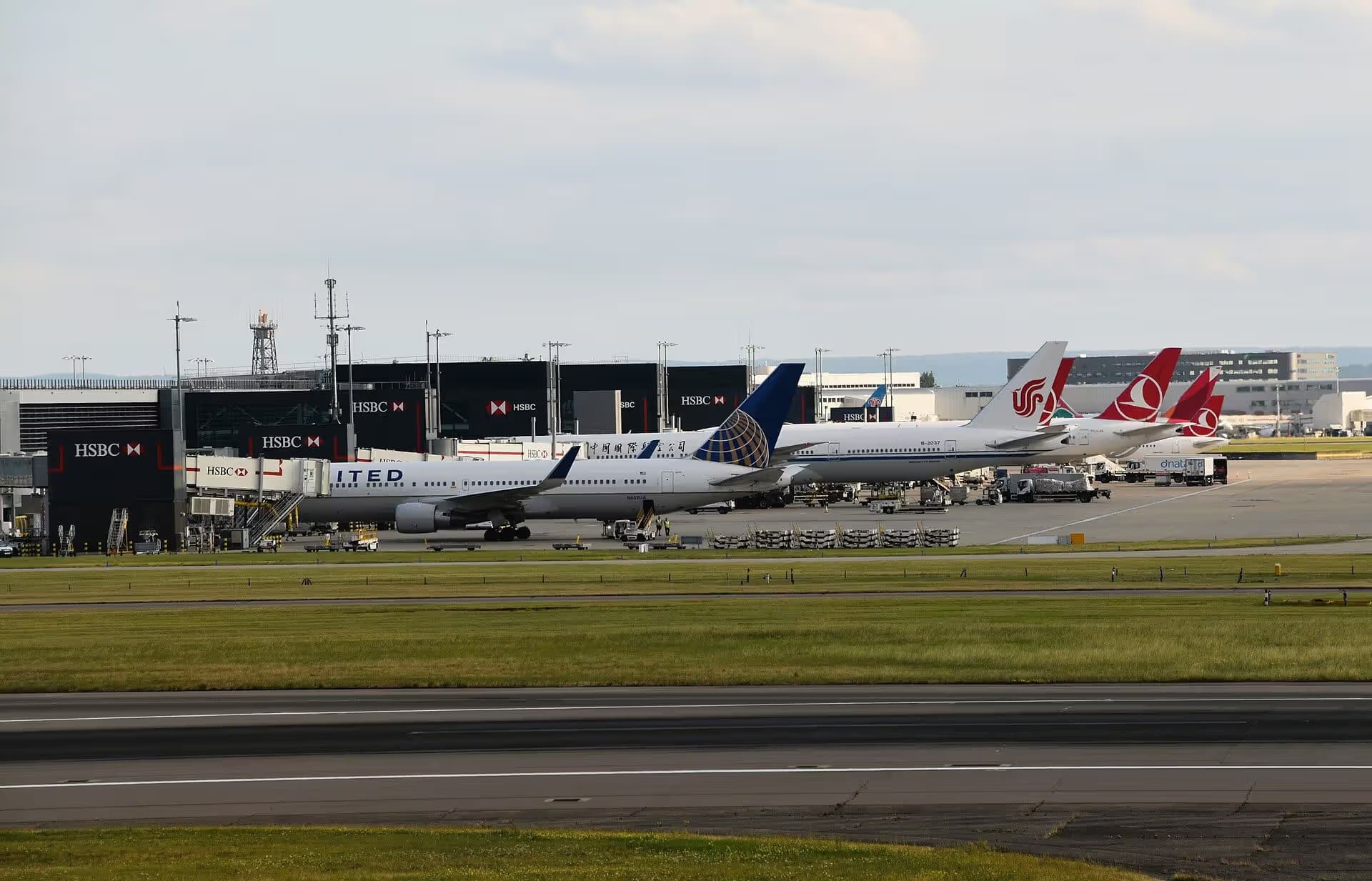 N481UA — Aircraft at Heathrow Airport
